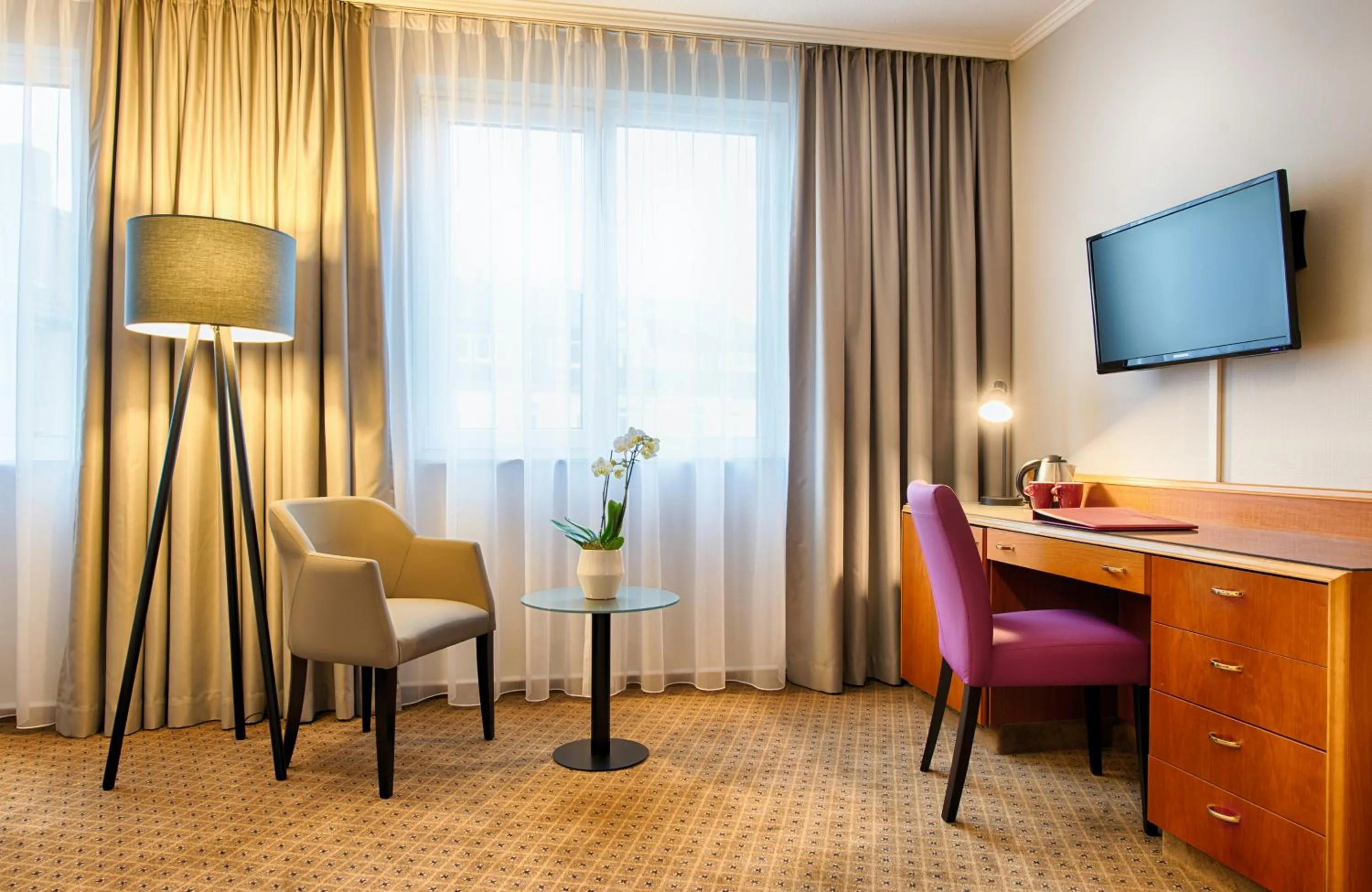 Bedroom in Leonardo Hotel Düsseldorf City Center