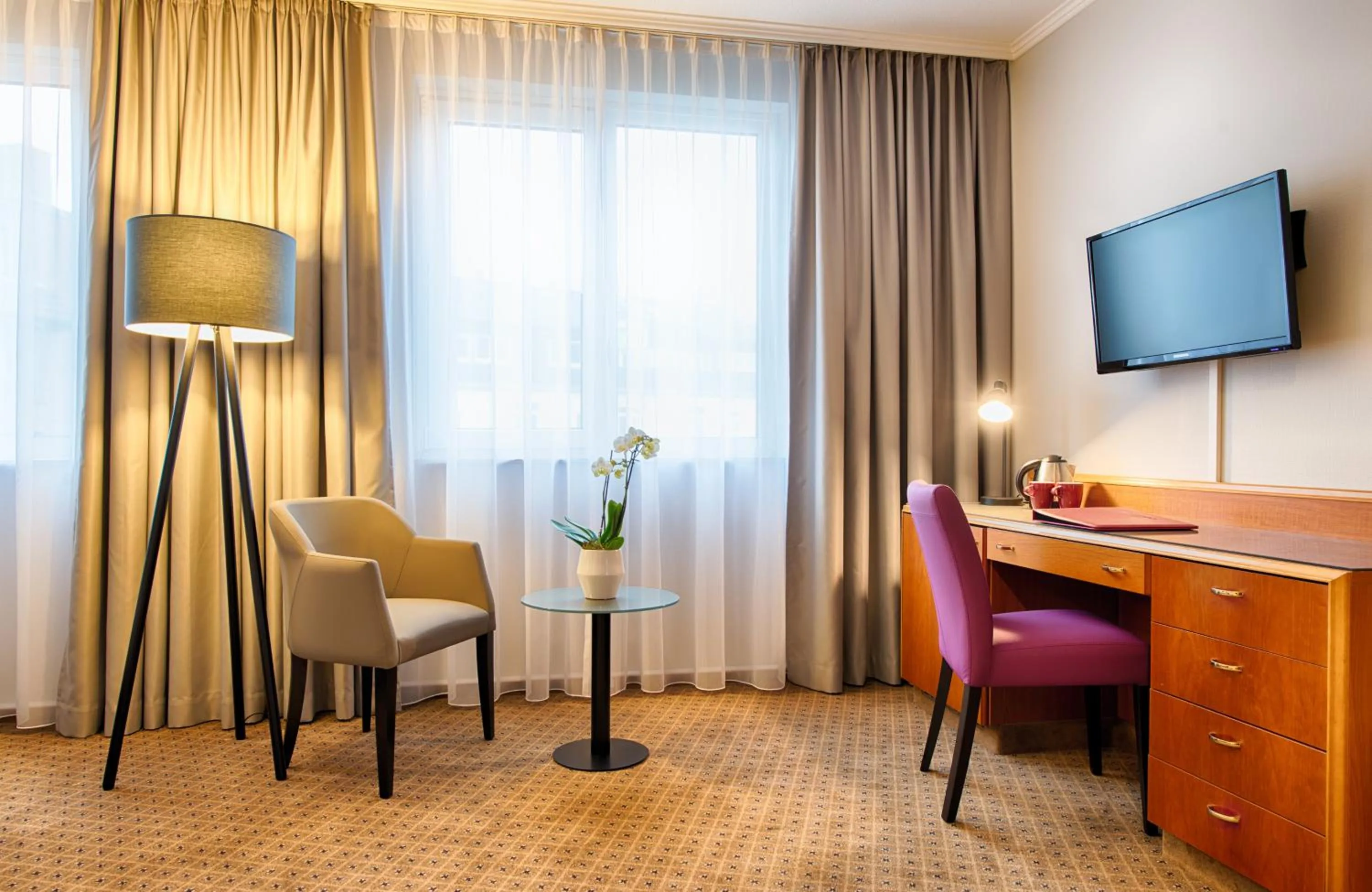 Bedroom in Leonardo Hotel Düsseldorf City Center