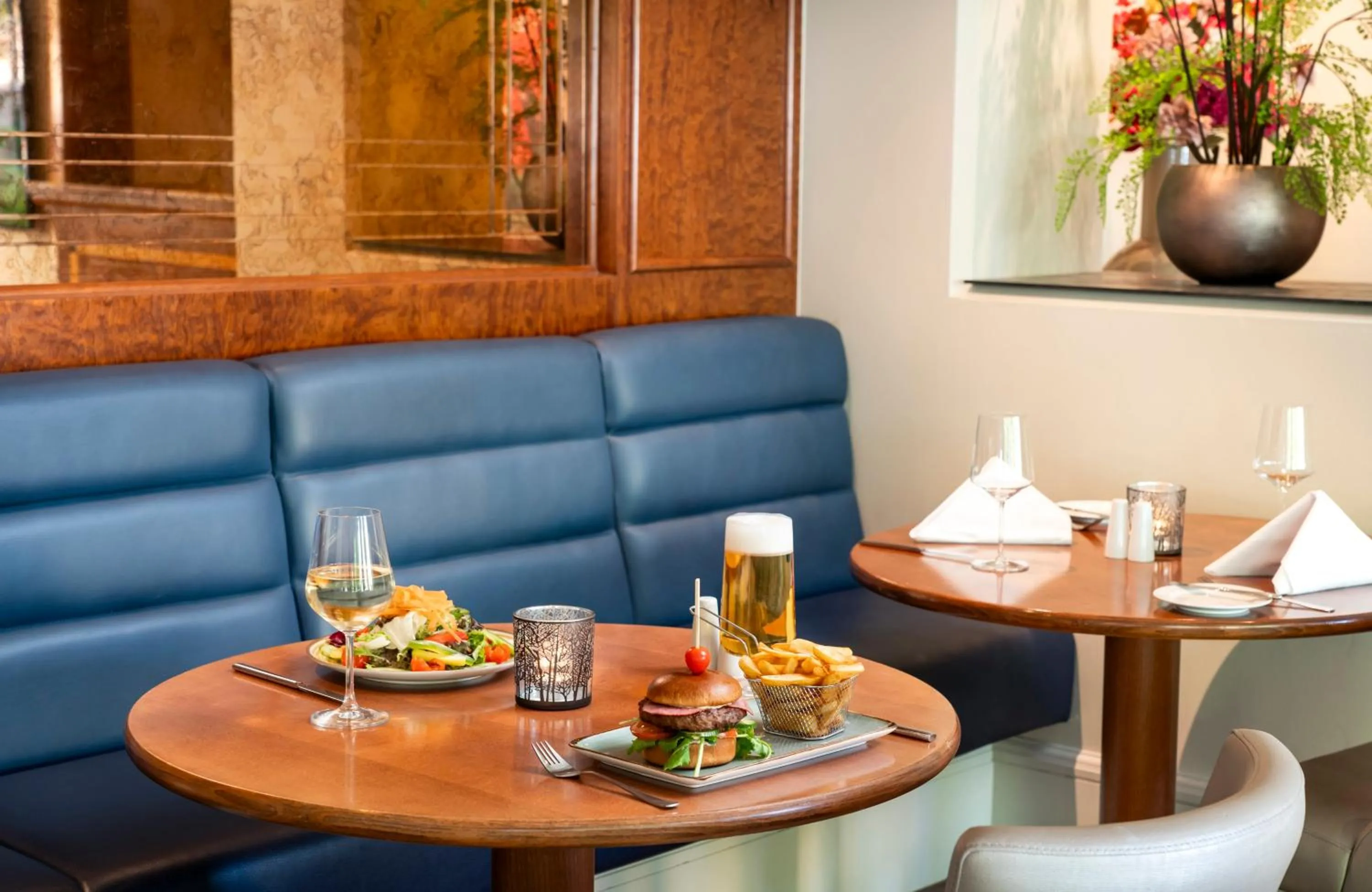 Restaurant/places to eat in Leonardo Hotel Düsseldorf City Center