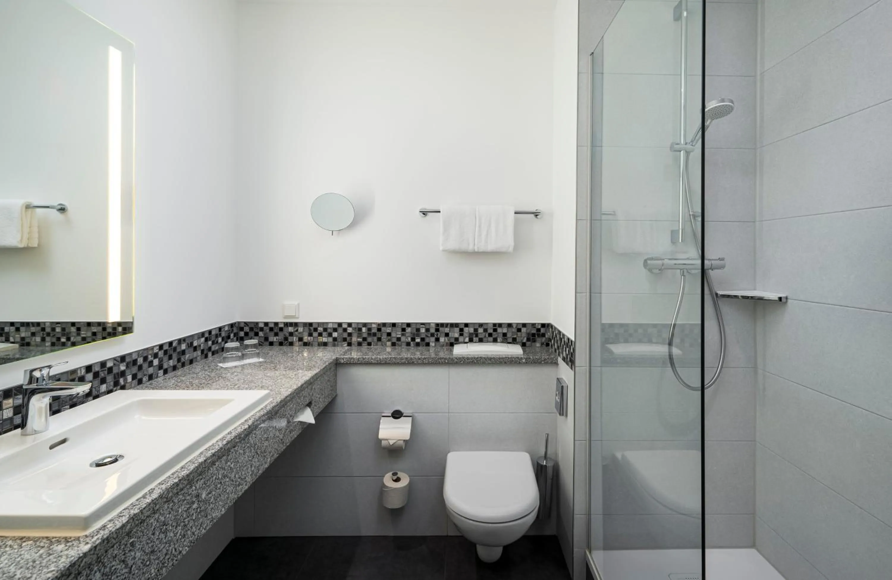 Bathroom in Leonardo Hotel Düsseldorf City Center