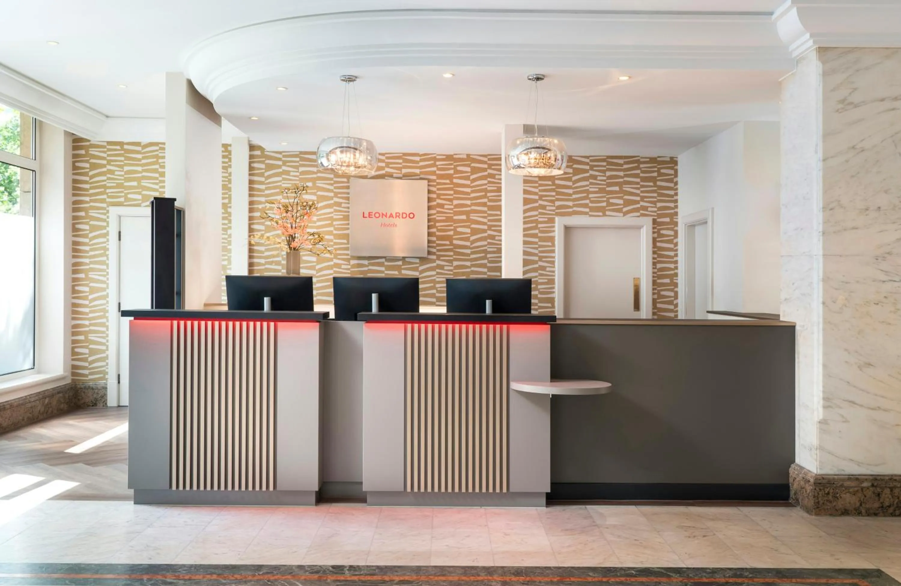 Lobby or reception in Leonardo Hotel Düsseldorf City Center