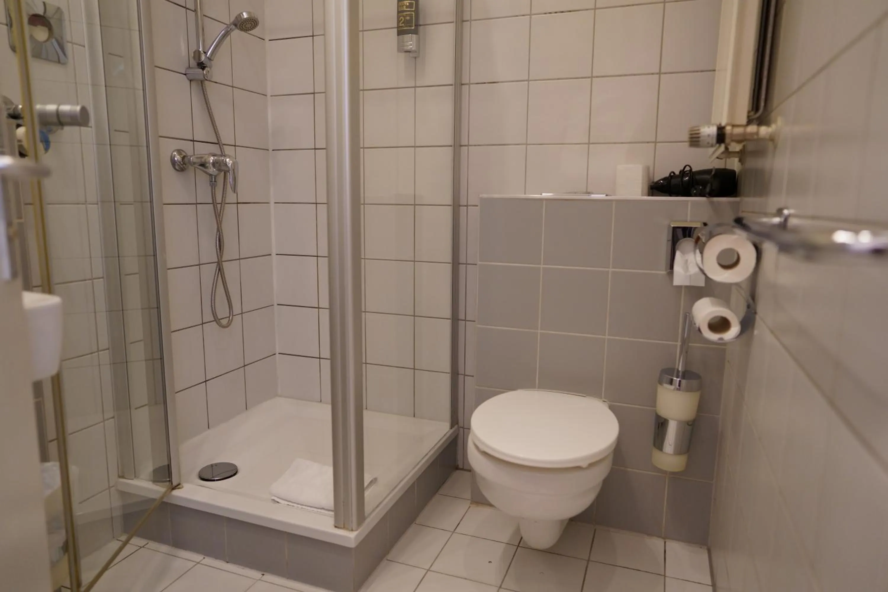 Bathroom in Hotel Ambert