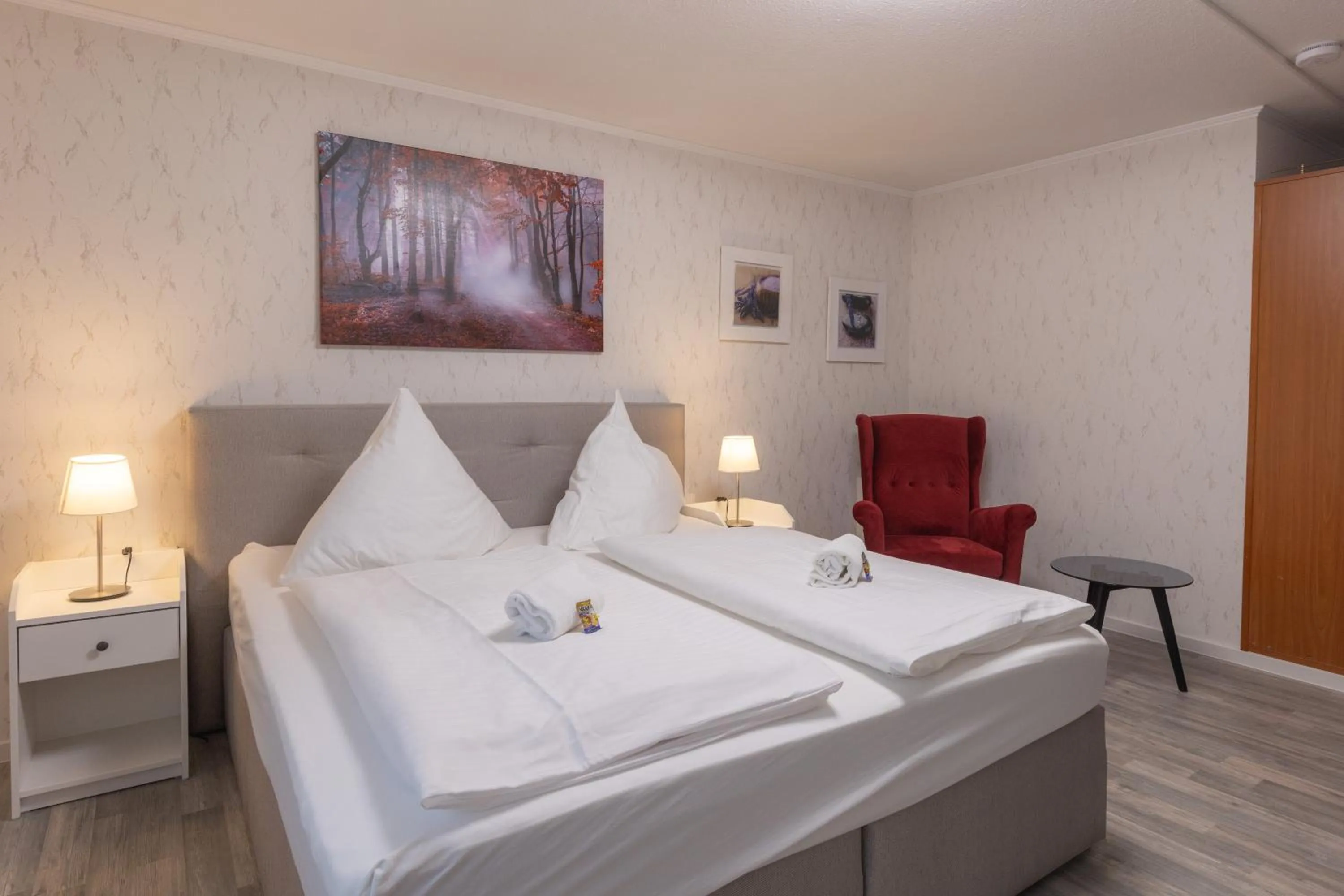 Photo of the whole room, Bed in Hotel-Gasthaus "Krone"