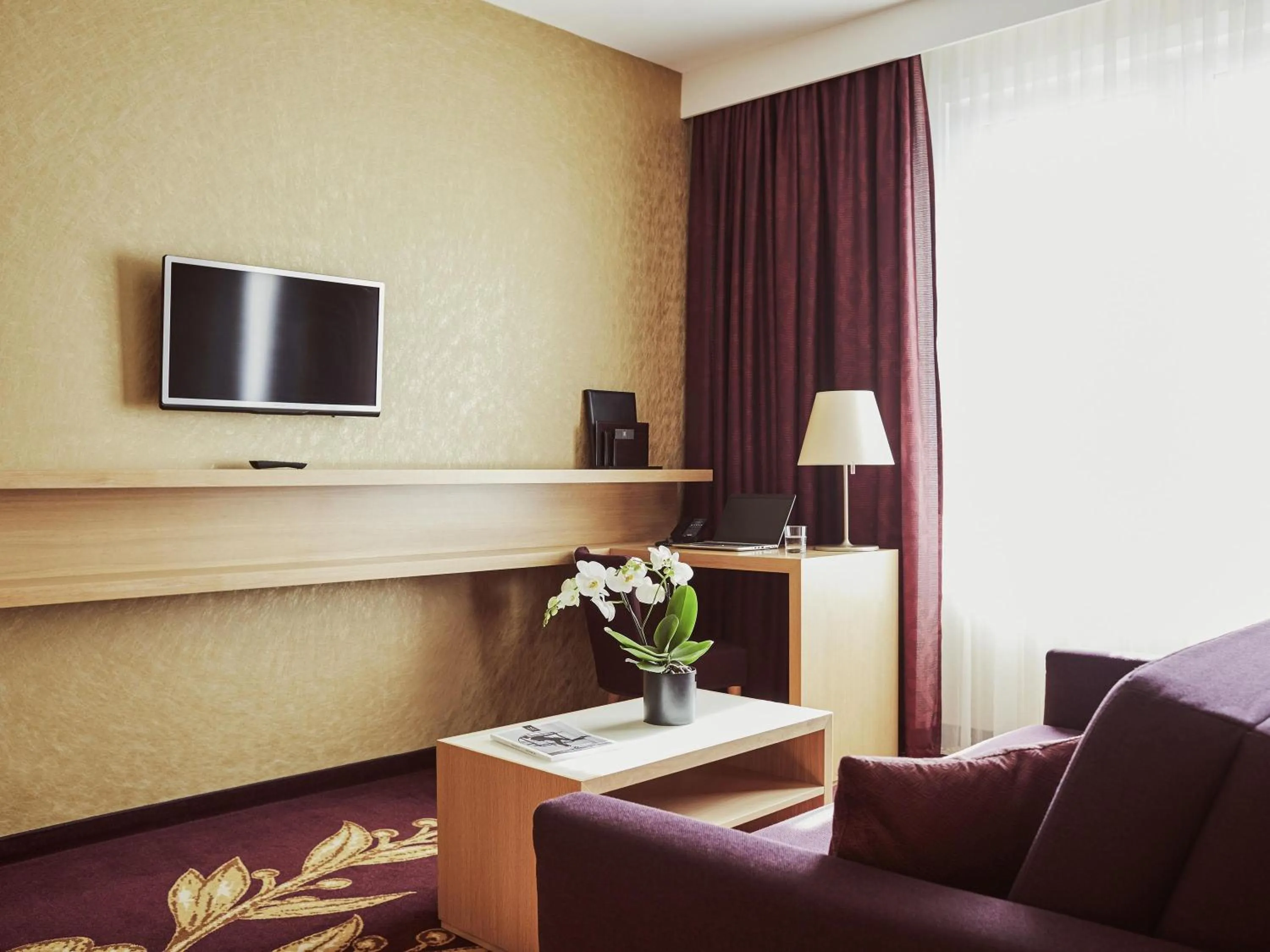 Bedroom in Hotel Mondial am Dom Cologne MGallery