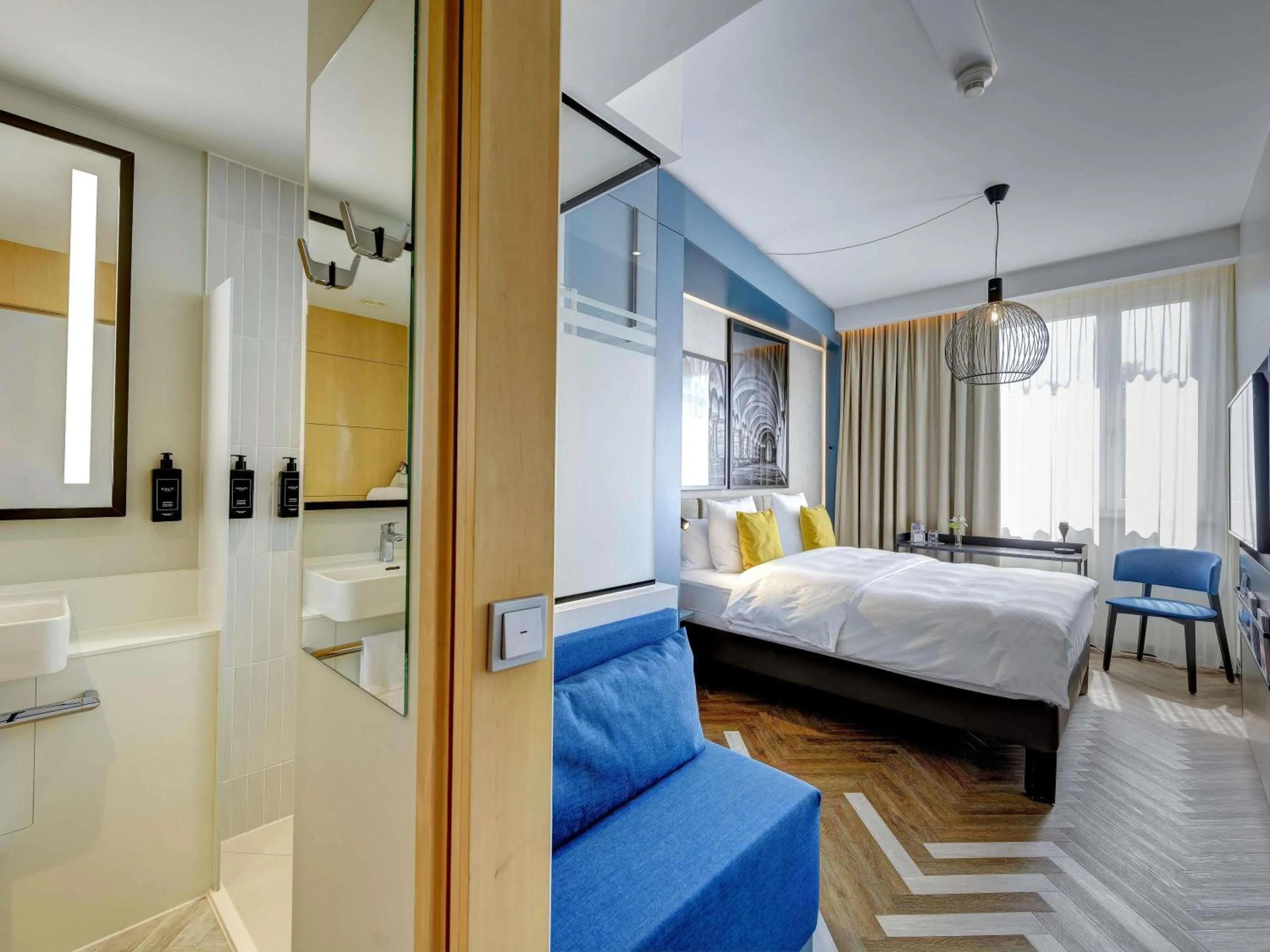 Bedroom, Bed in Hotel Mondial am Dom Cologne MGallery