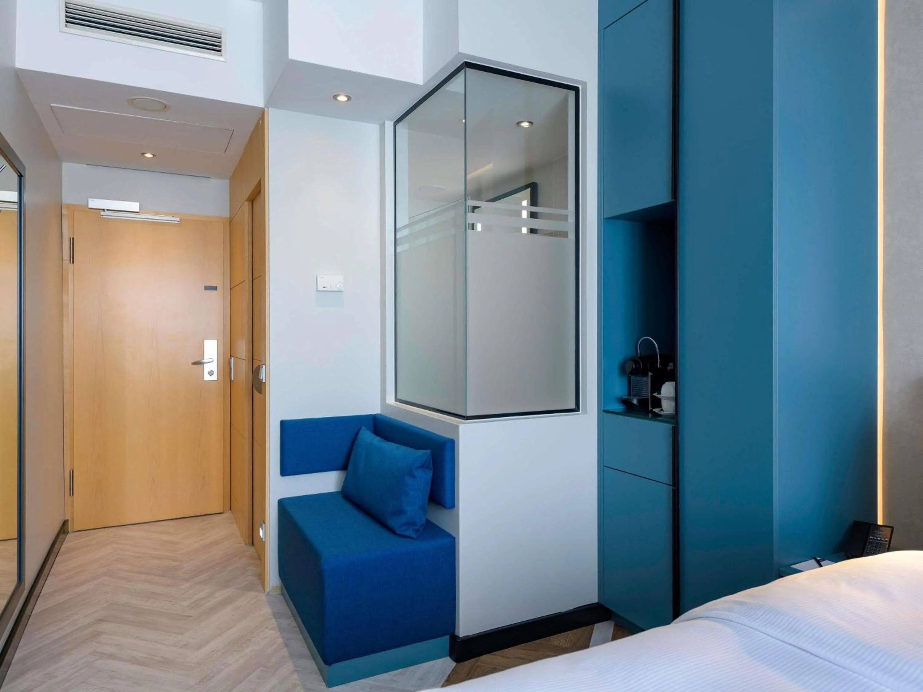 Bedroom, Bed in Hotel Mondial am Dom Cologne MGallery