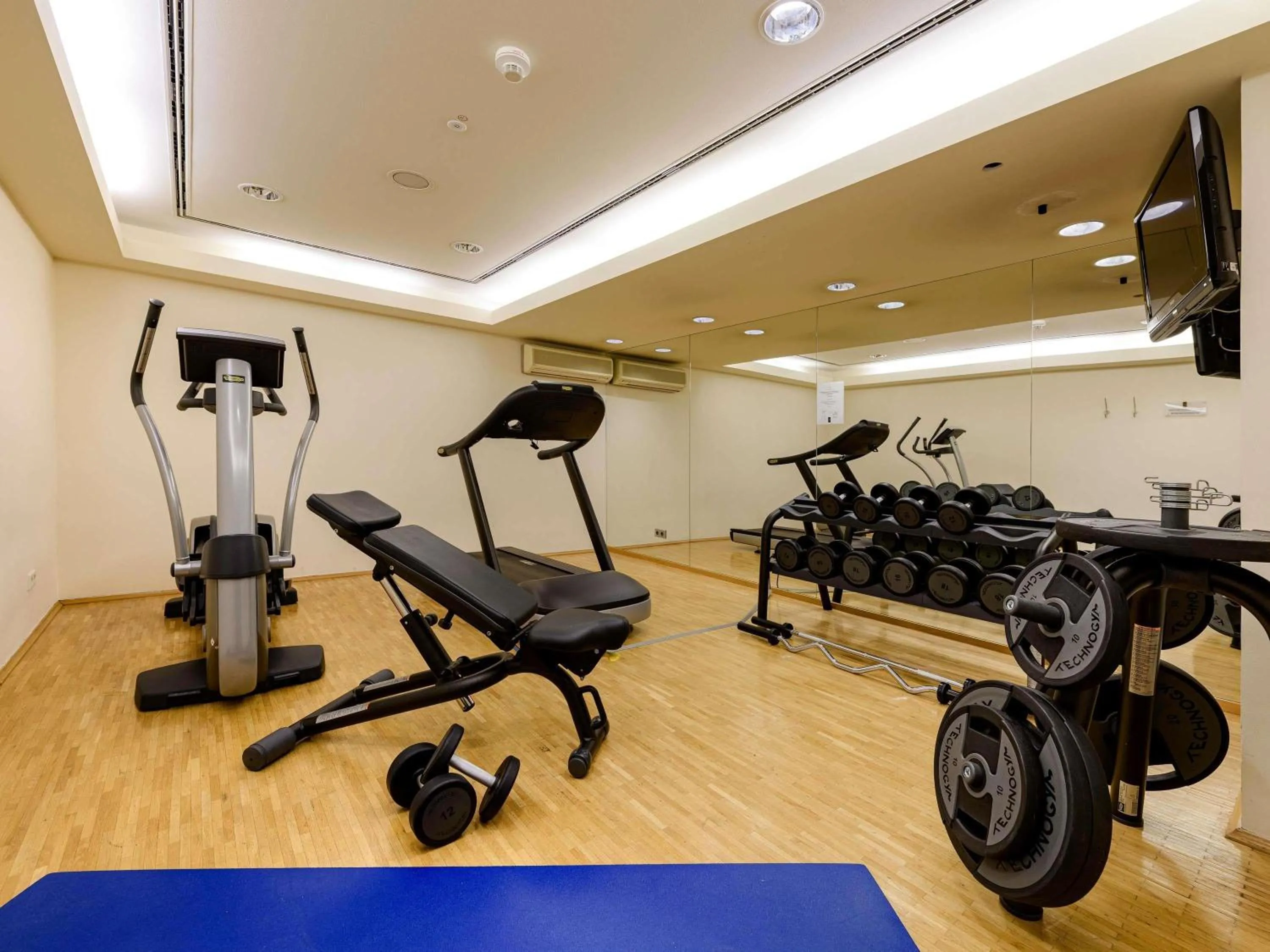 Fitness centre/facilities in Hotel Mondial am Dom Cologne MGallery