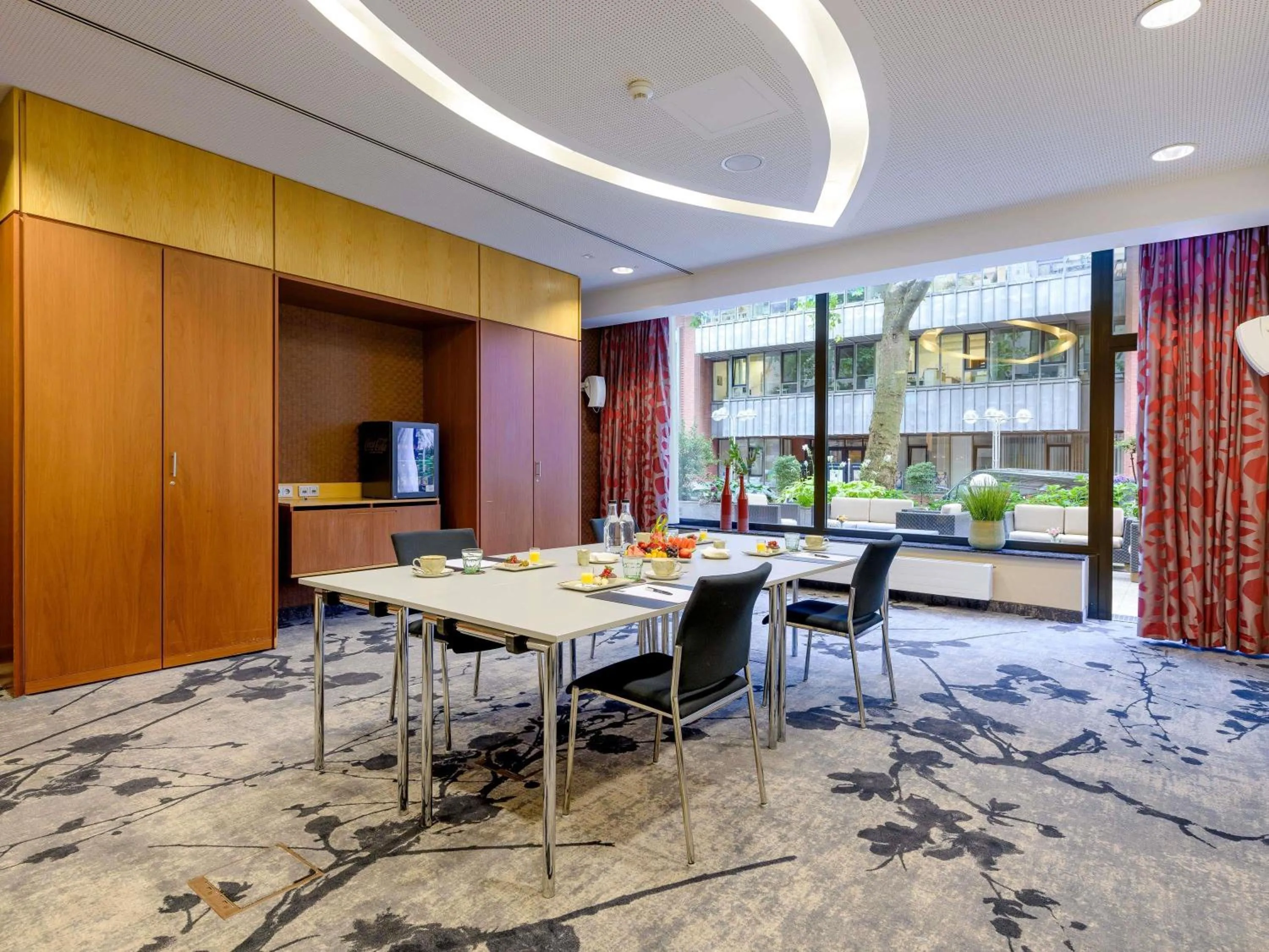 Meeting/conference room in Hotel Mondial am Dom Cologne MGallery