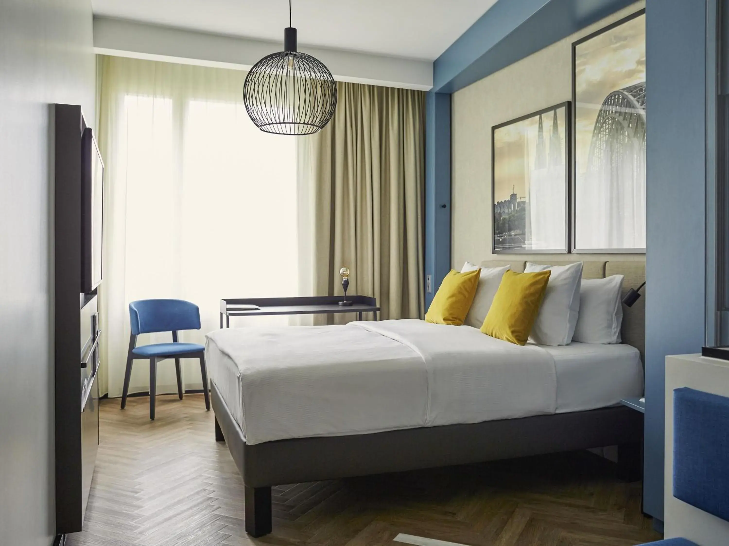 Deluxe Queen Room in Hotel Mondial am Dom Cologne MGallery Deluxe Queen Room in Hotel Mondial am Dom Cologne MGallery