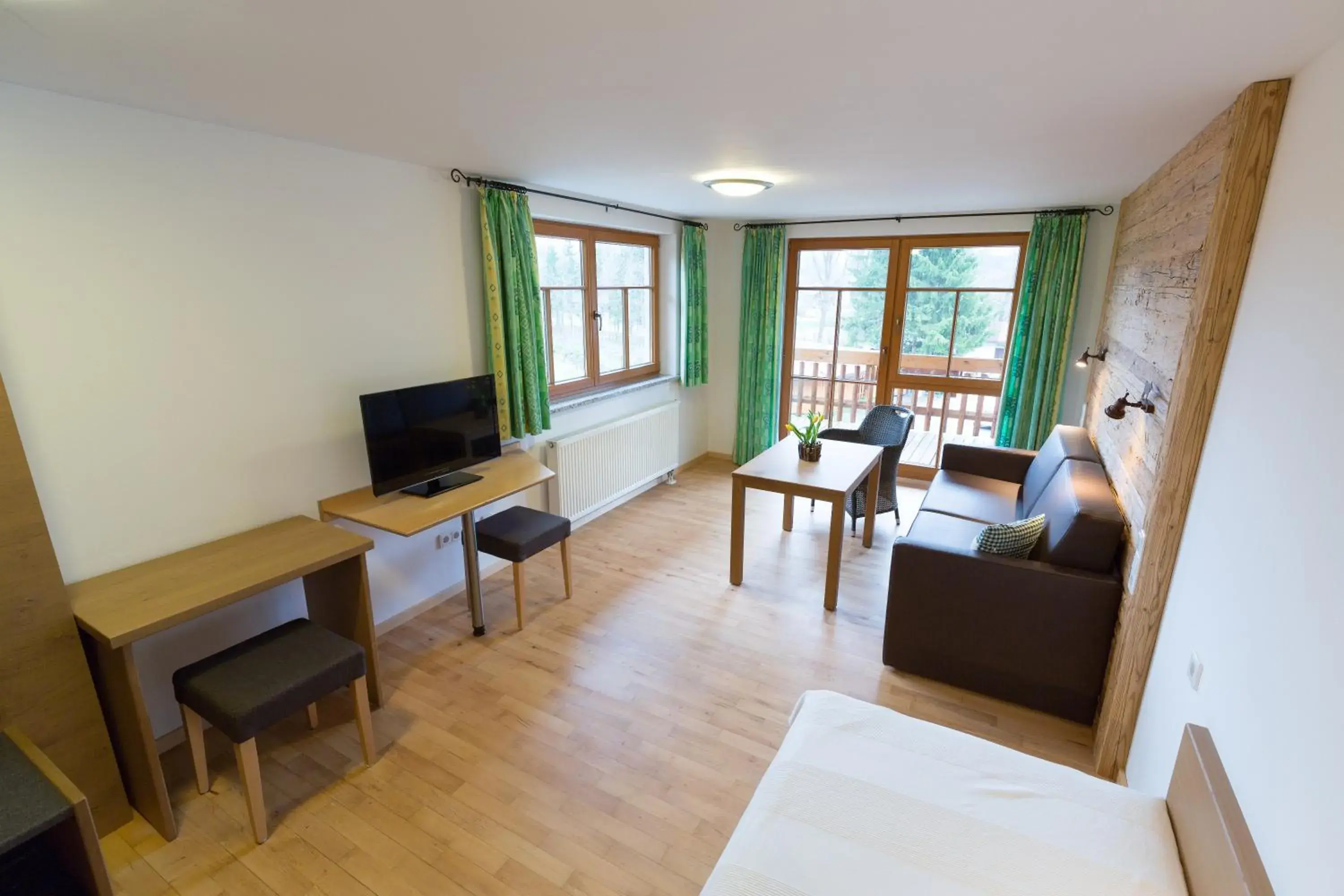 Double Room with Balcony or Terrace in Hotel und Apartements im Forellenbach Double Room with Balcony or Terrace in Hotel und Apartements im Forellenbach