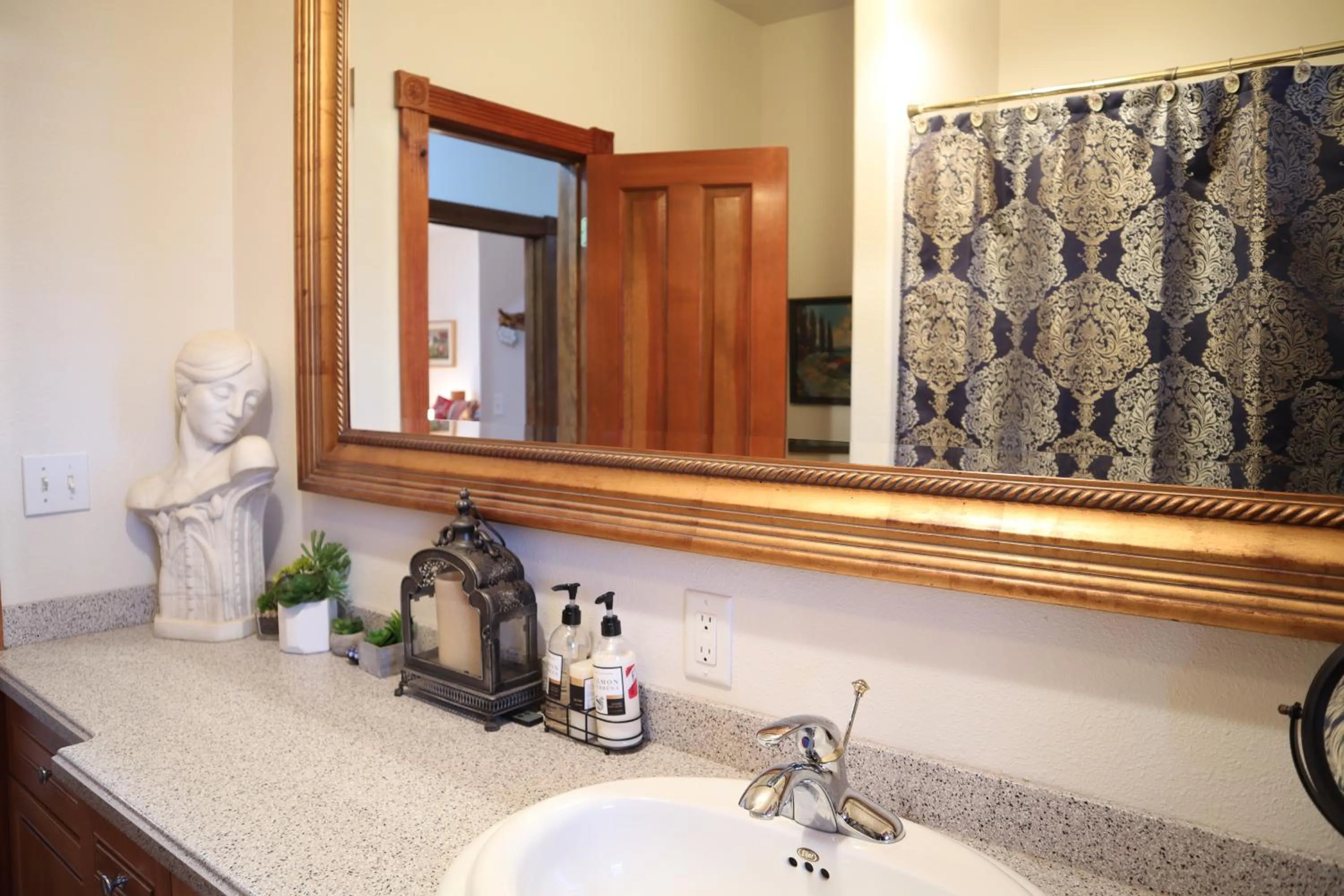 Bathroom in THE INN Bigfork Bay