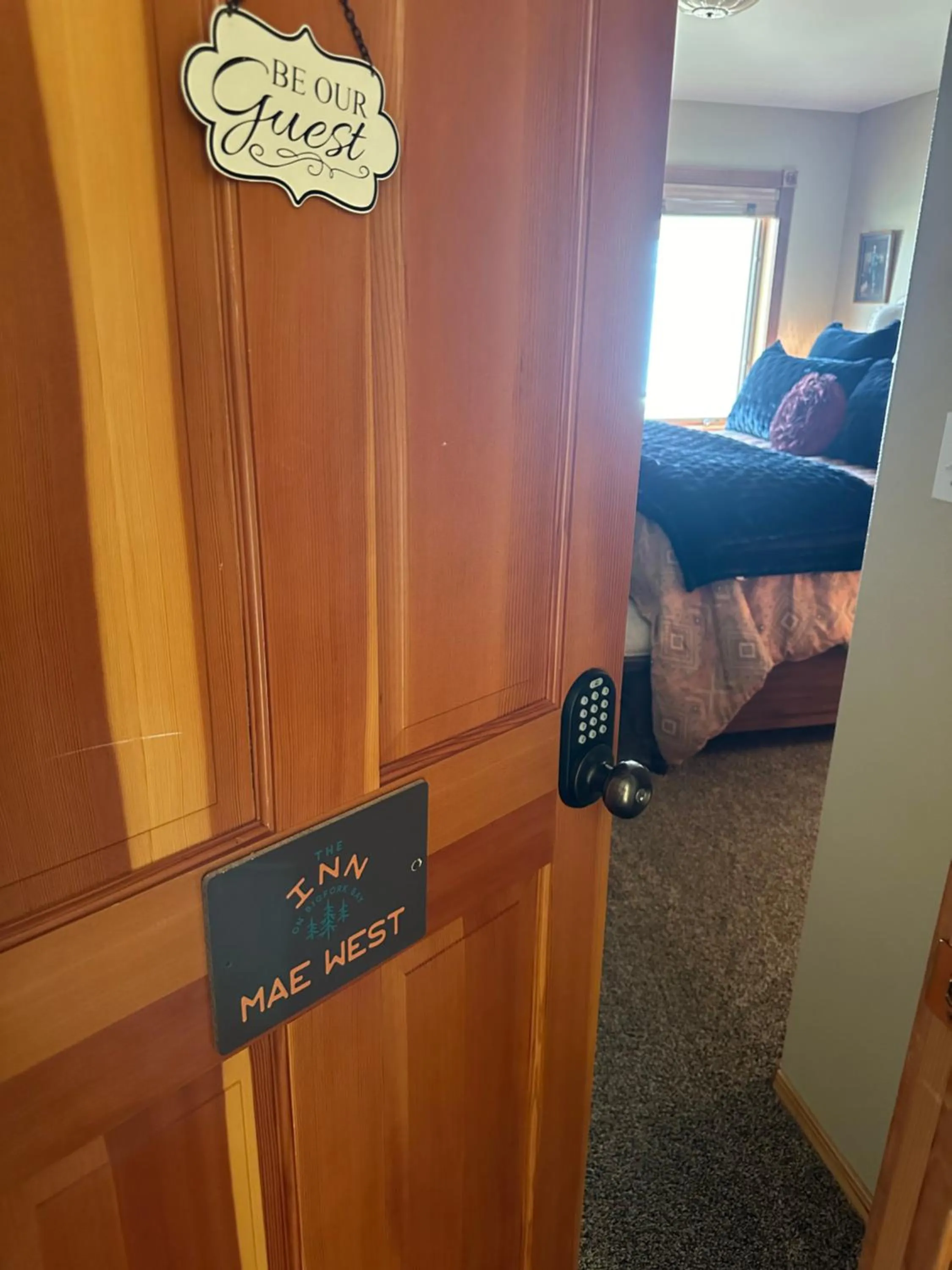 Bed in THE INN Bigfork Bay