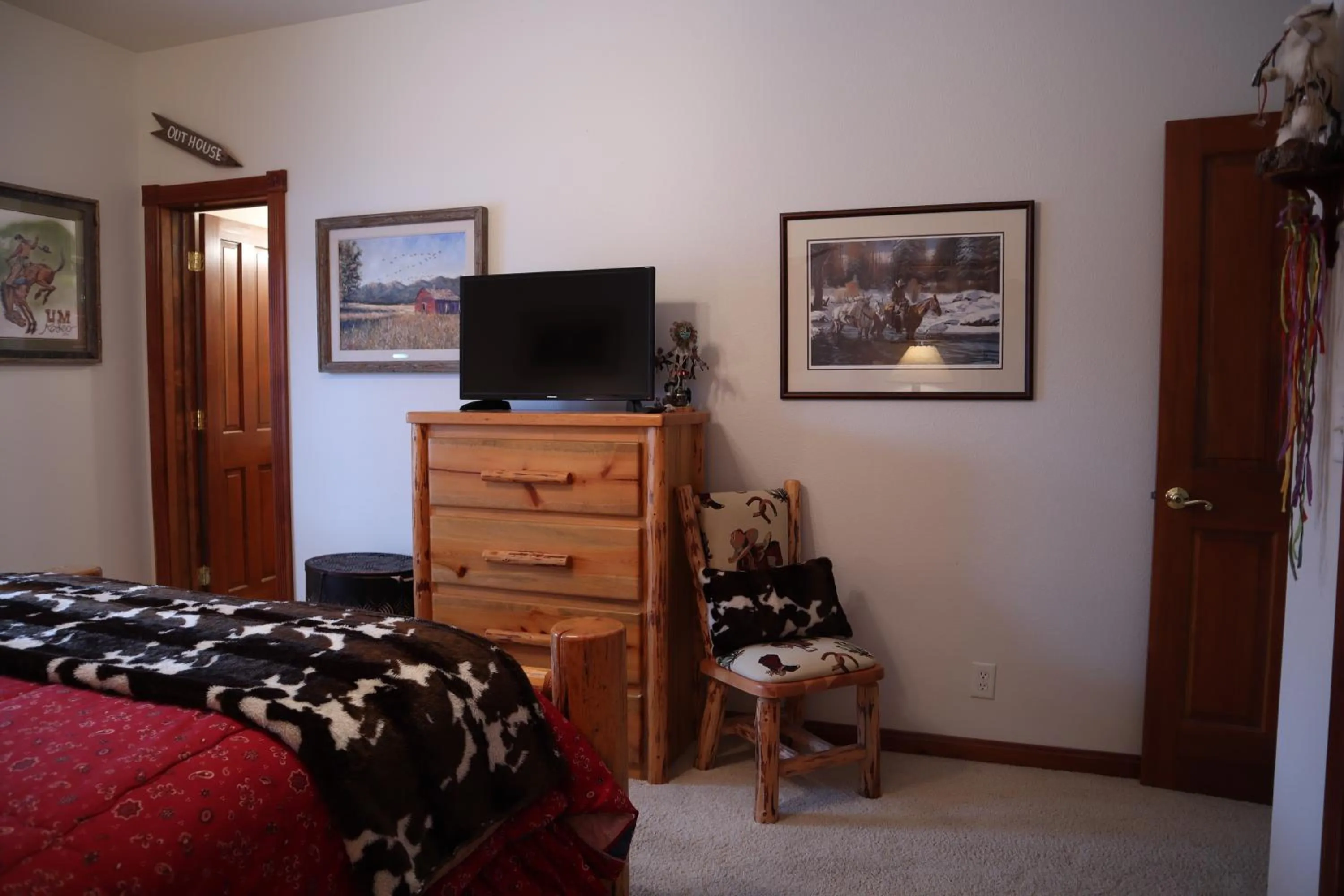 TV and multimedia, Bed in THE INN Bigfork Bay