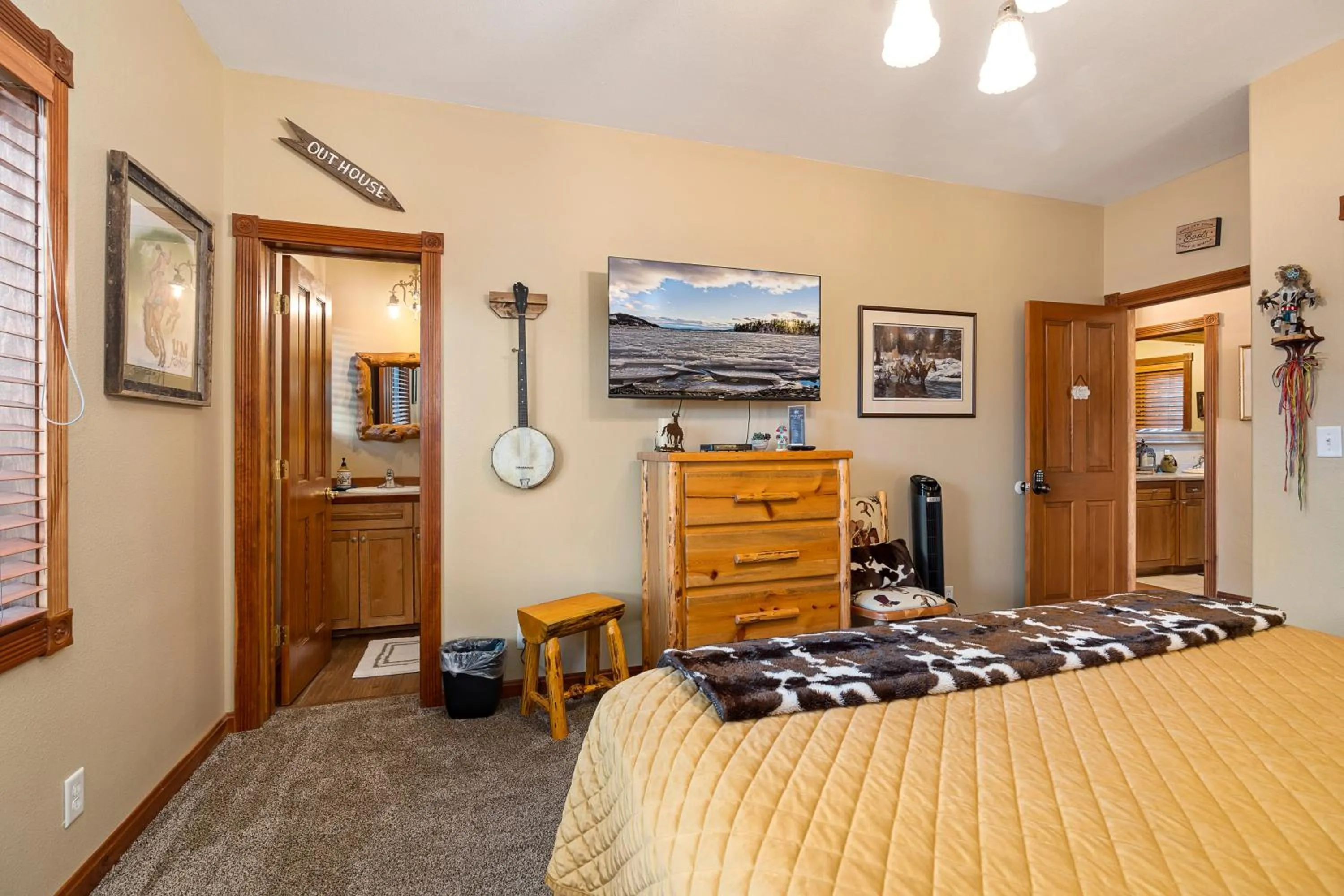 Bed in THE INN Bigfork Bay