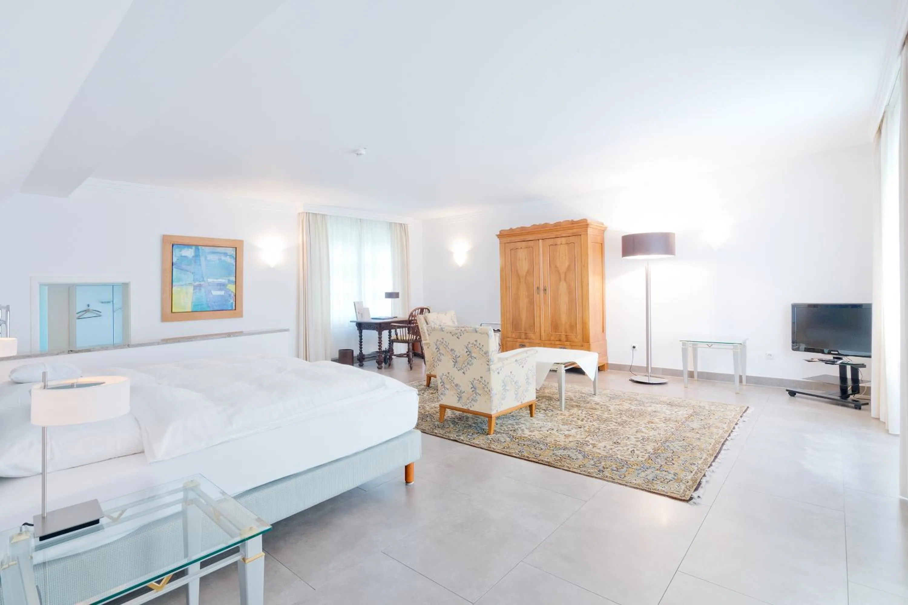 Bed in Romantik Waldhotel Mangold