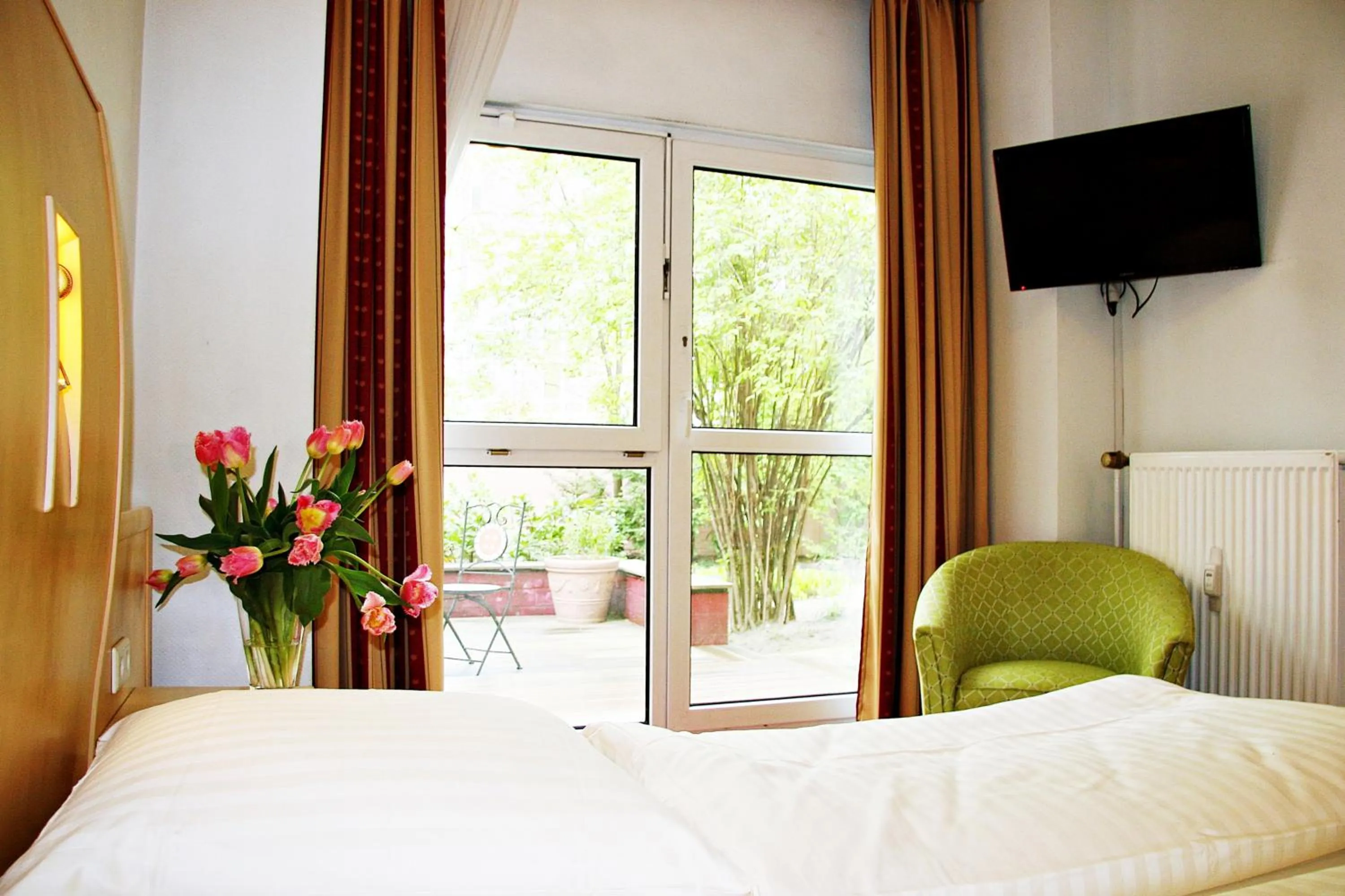 Photo of the whole room, Bed in Air in Berlin