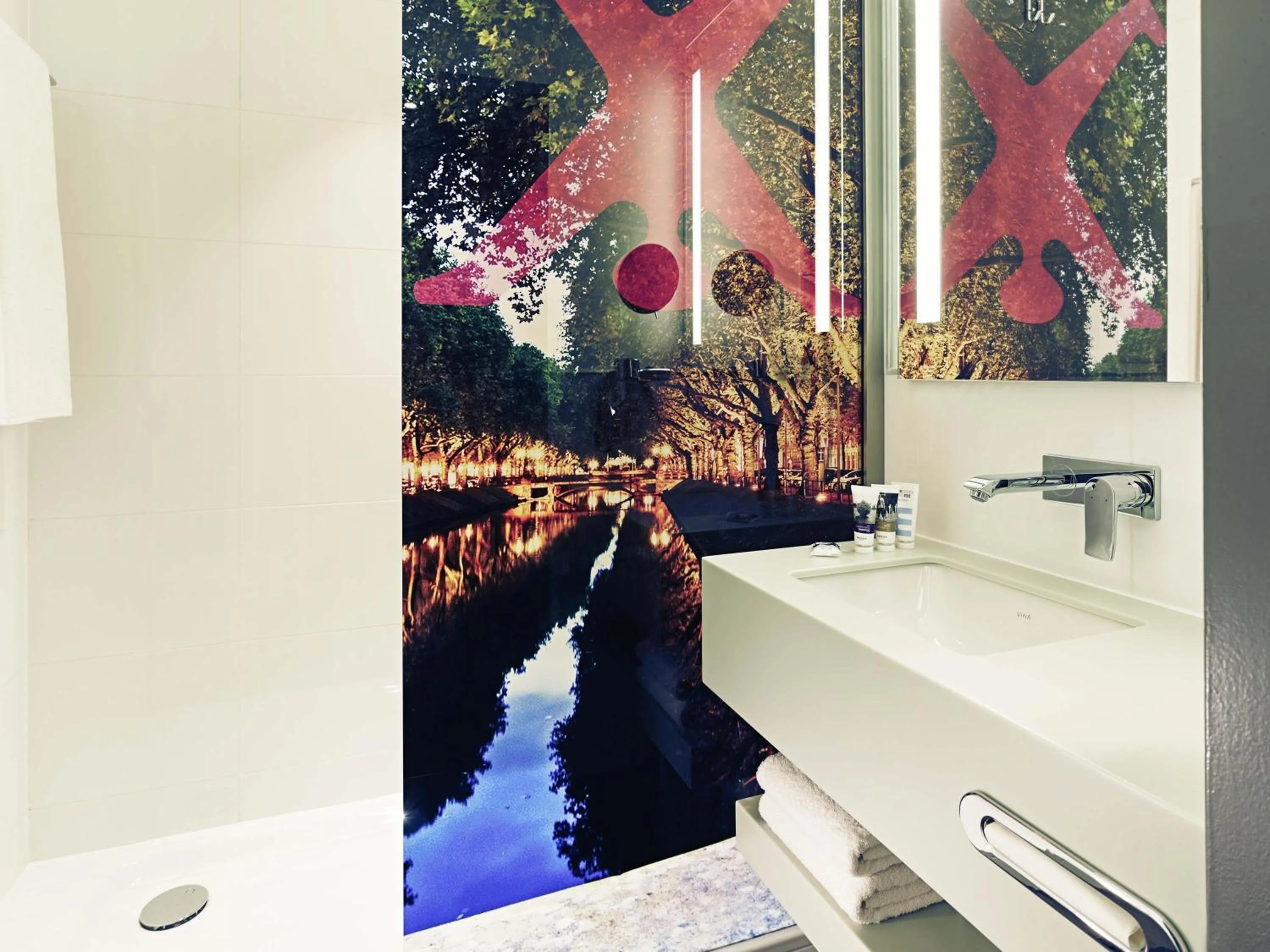 Bedroom in Mercure Hotel Düsseldorf Zentrum