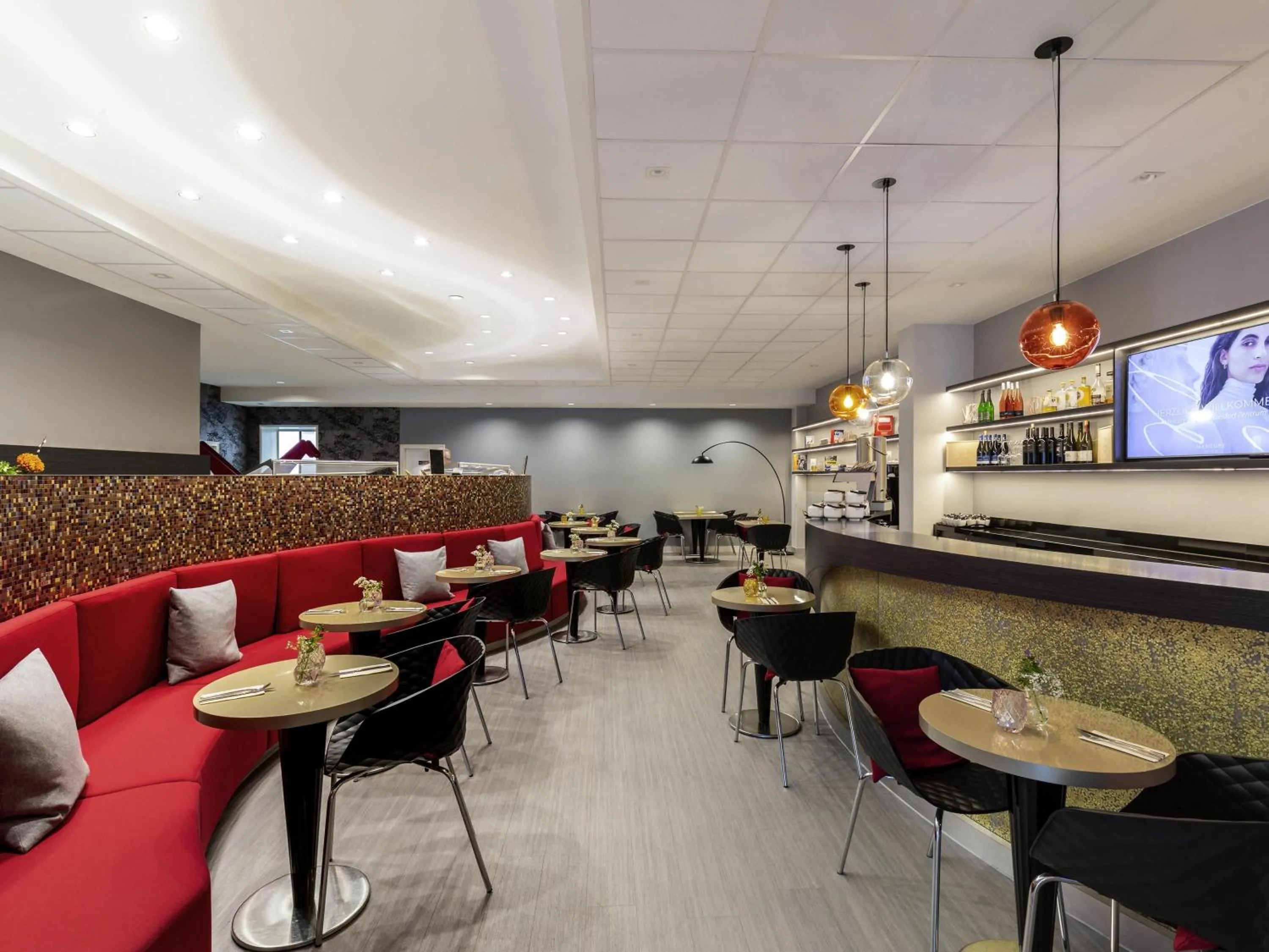 Lounge or bar in Mercure Hotel Düsseldorf Zentrum