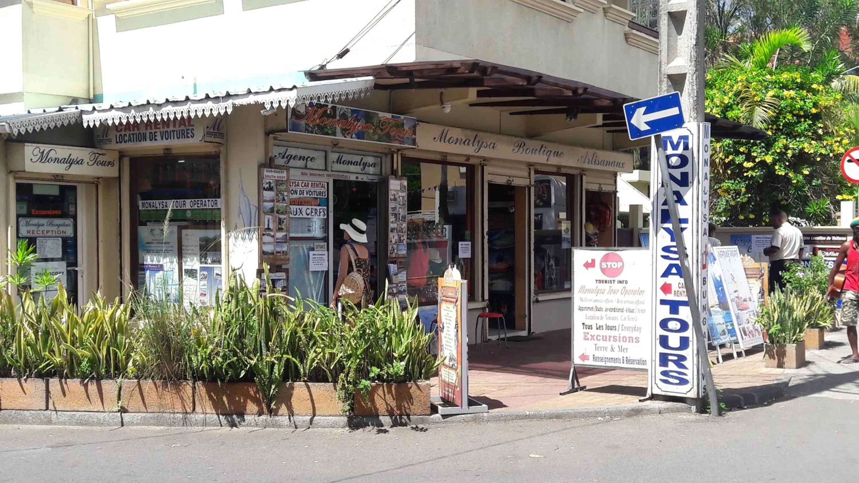 Facade/entrance in Monalysa Holidays