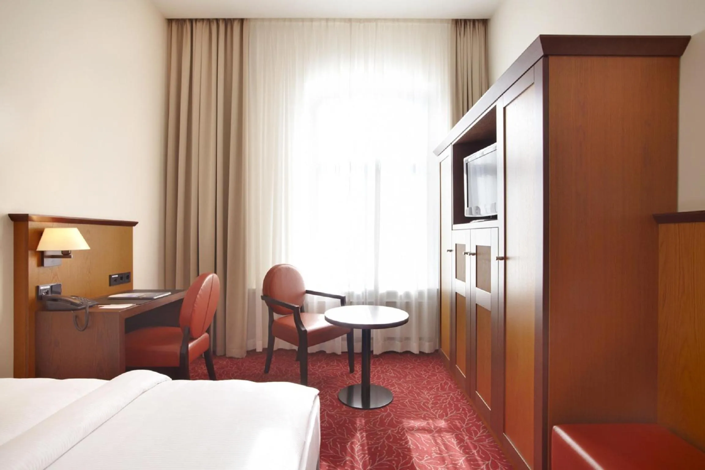 Photo of the whole room, Bed in Hotel Hafen Hamburg