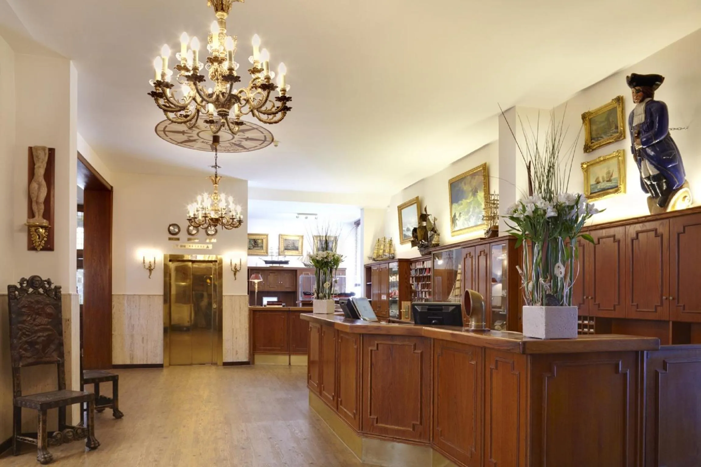 Facade/entrance in Hotel Hafen Hamburg