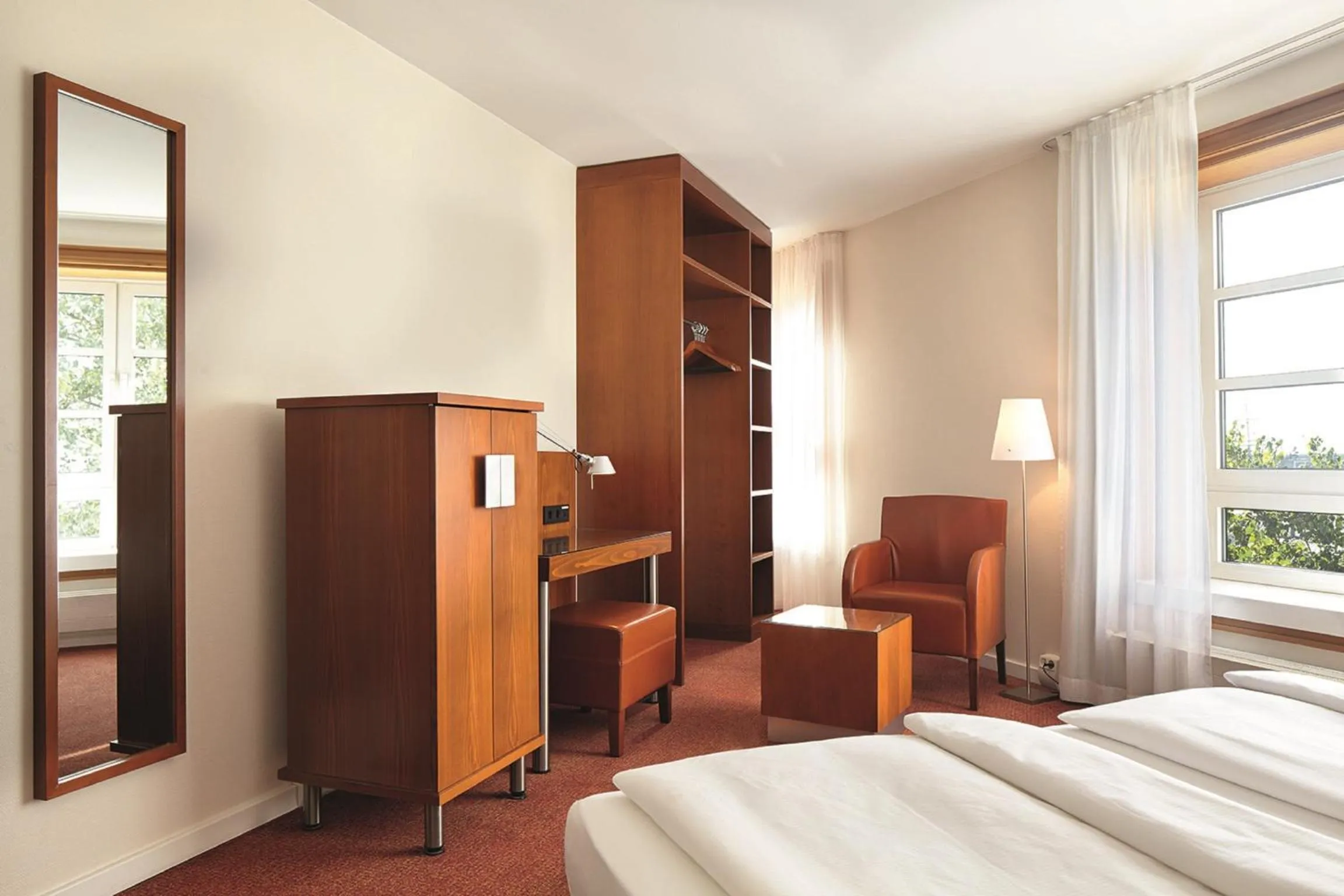 Photo of the whole room, Bed in Hotel Hafen Hamburg