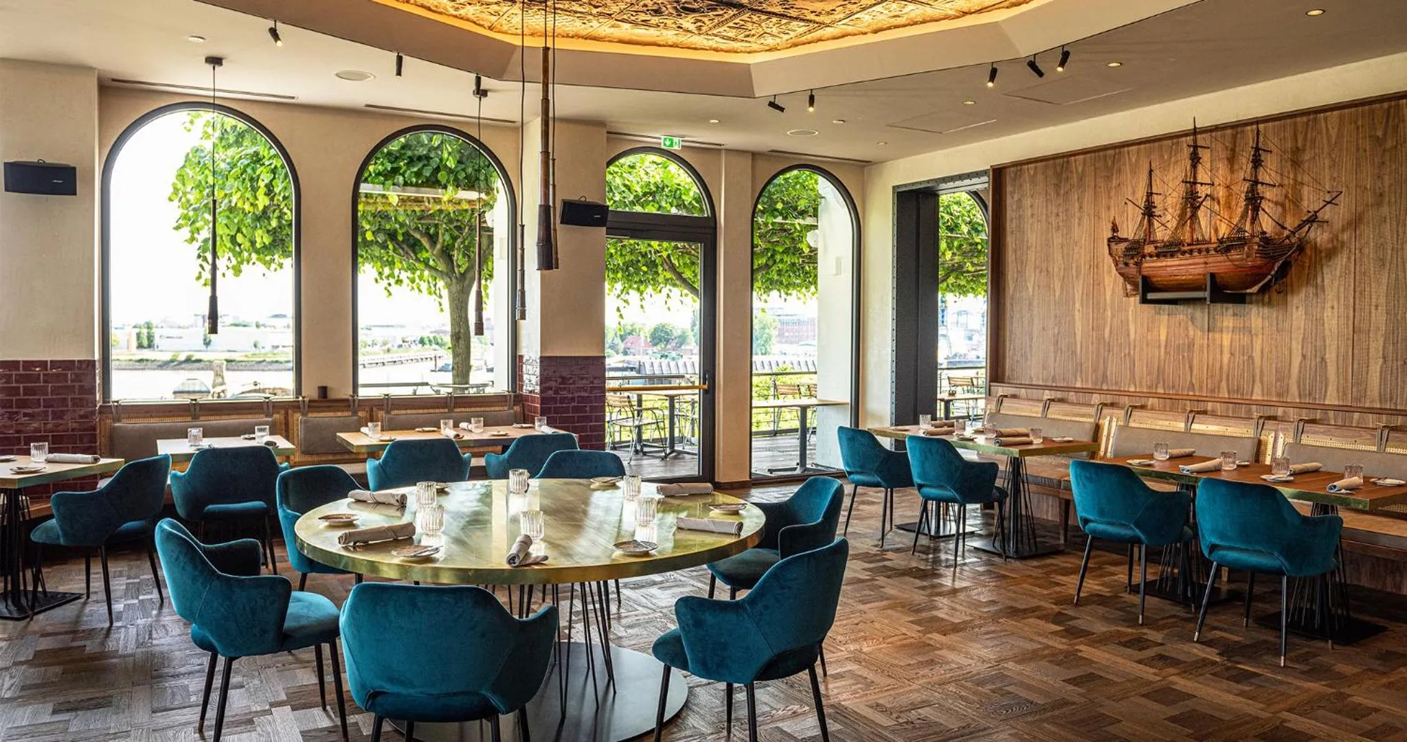 Restaurant/places to eat in Hotel Hafen Hamburg