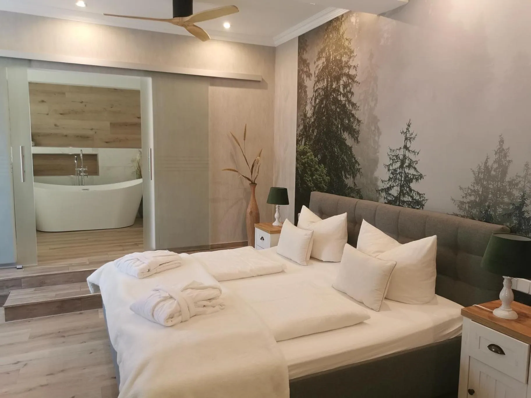 Photo of the whole room, Bed in Cityhotel Bernburg