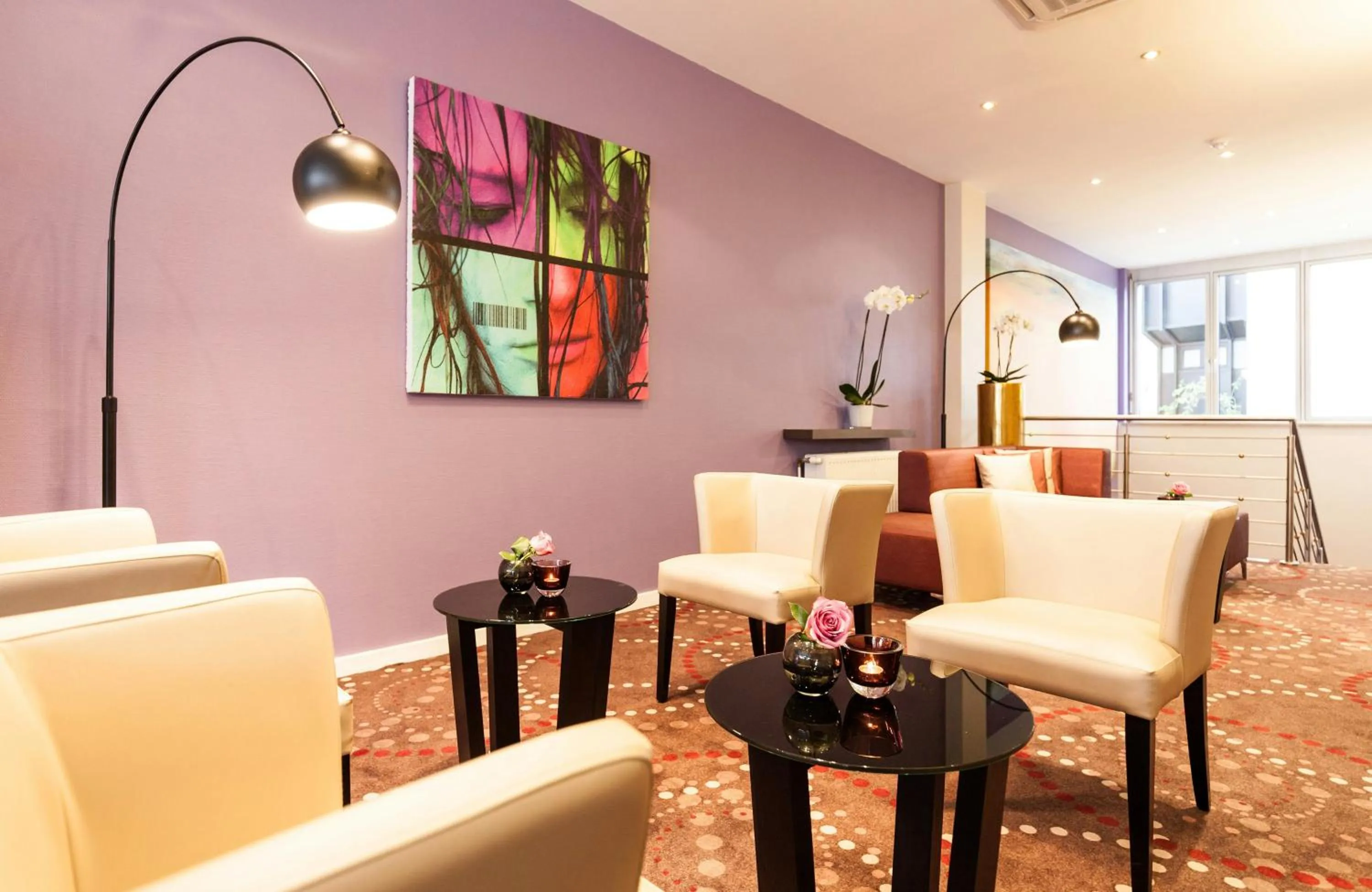 Lobby or reception in Leonardo Hotel Munich City North