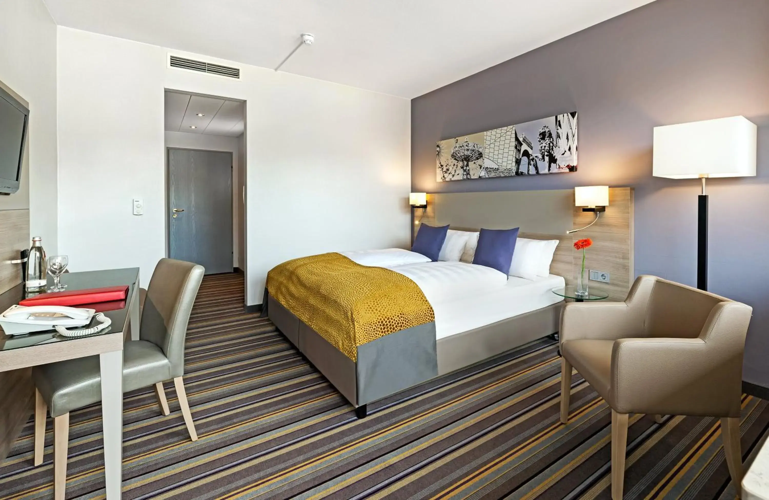 Comfort Triple Room in Leonardo Hotel Munich City North Comfort Triple Room in Leonardo Hotel Munich City North