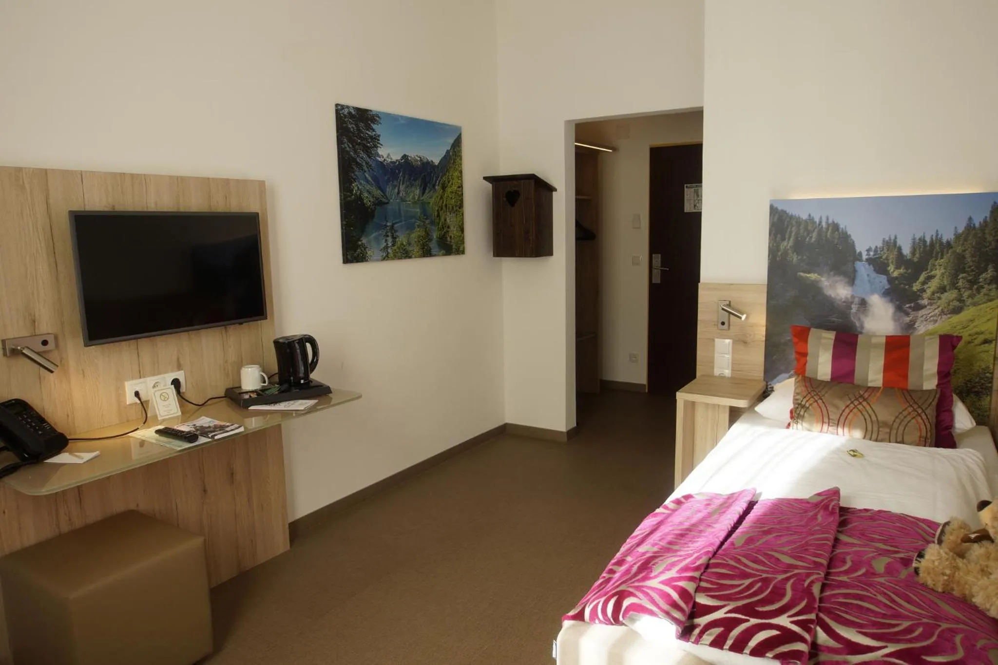 Photo of the whole room, Bed in Hotel Edel Weiss