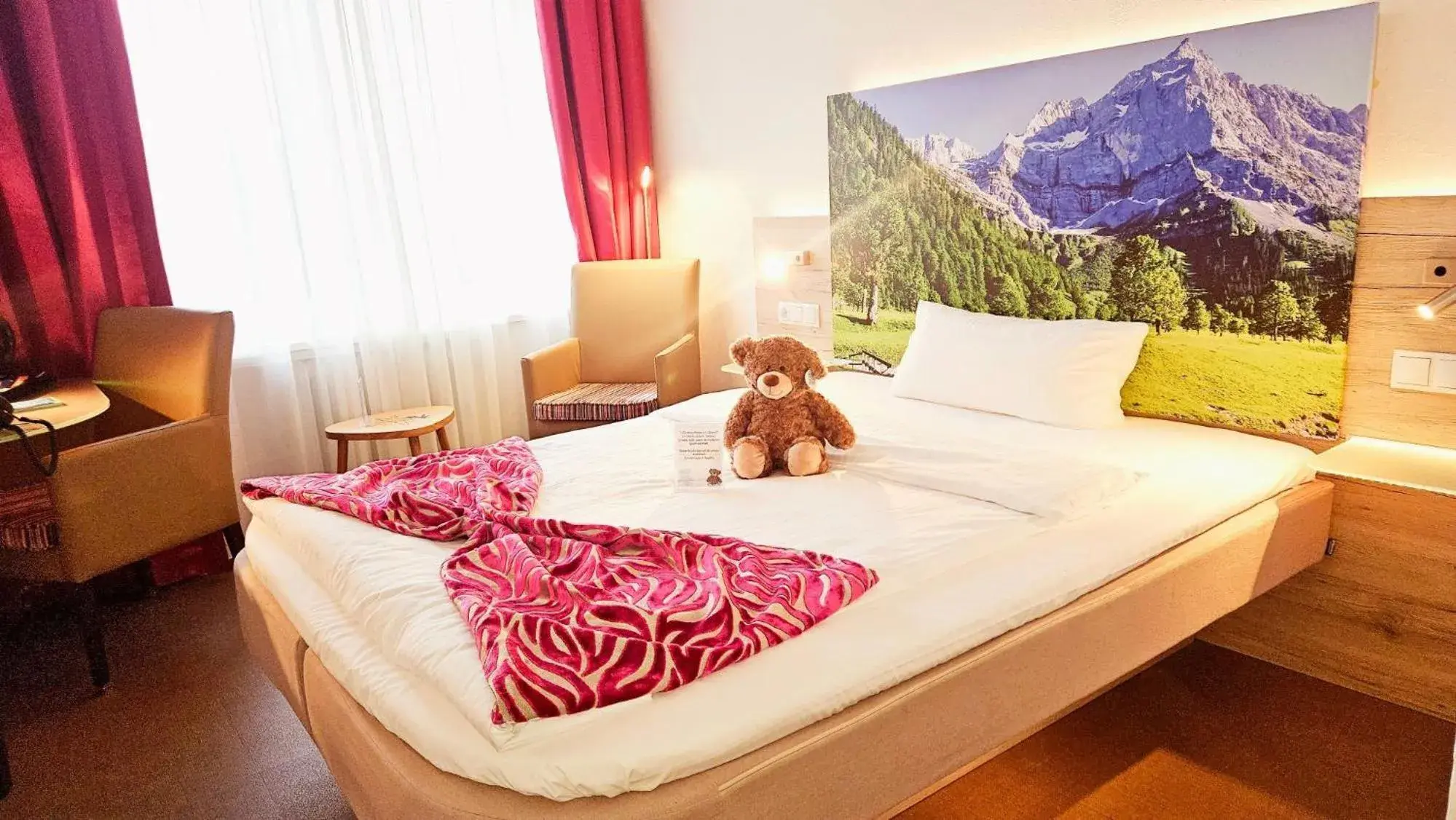 Queen Room - single occupancy in Hotel Edel Weiss Queen Room - single occupancy in Hotel Edel Weiss