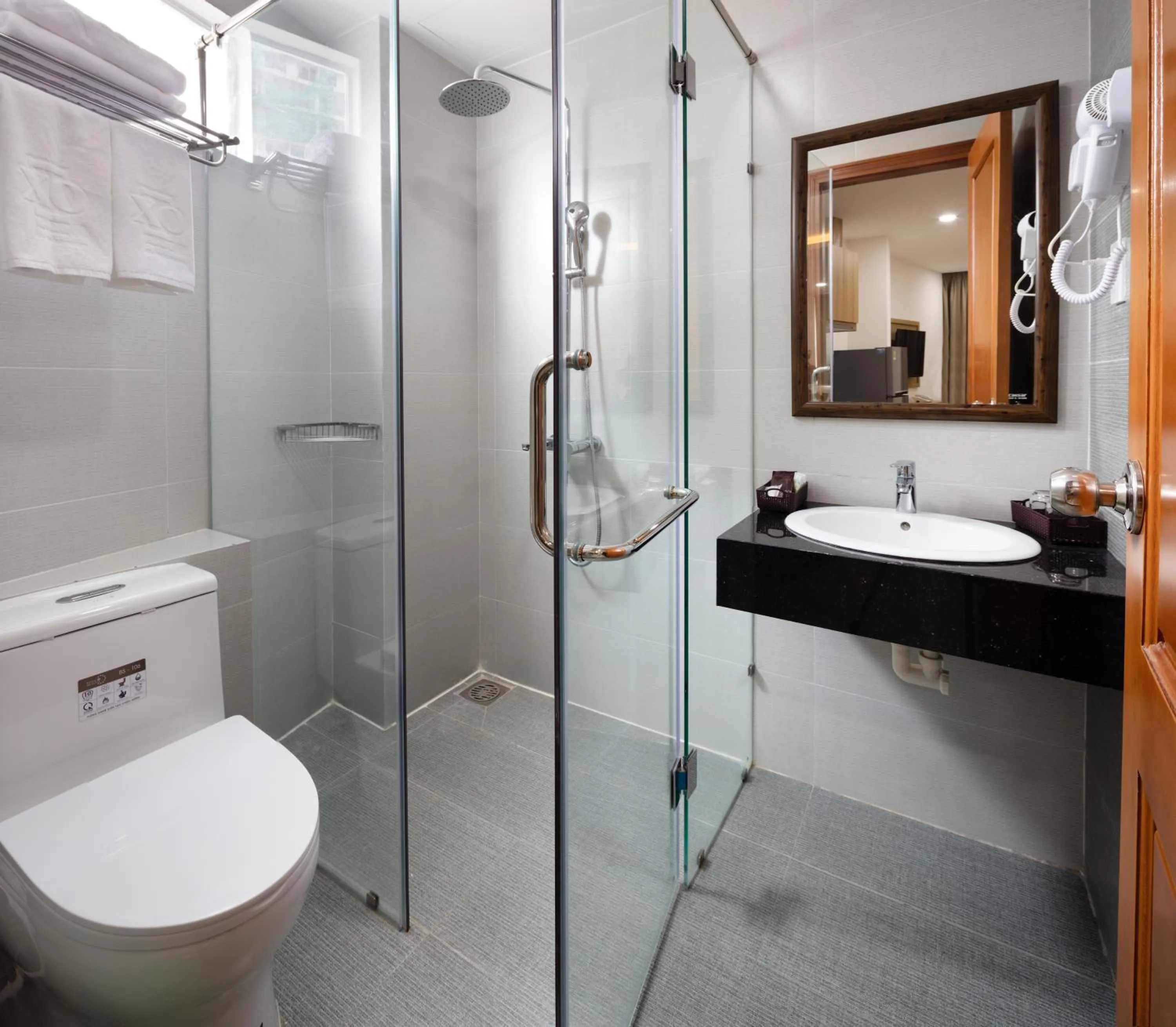 Toilet in XO Hotel & Apartments