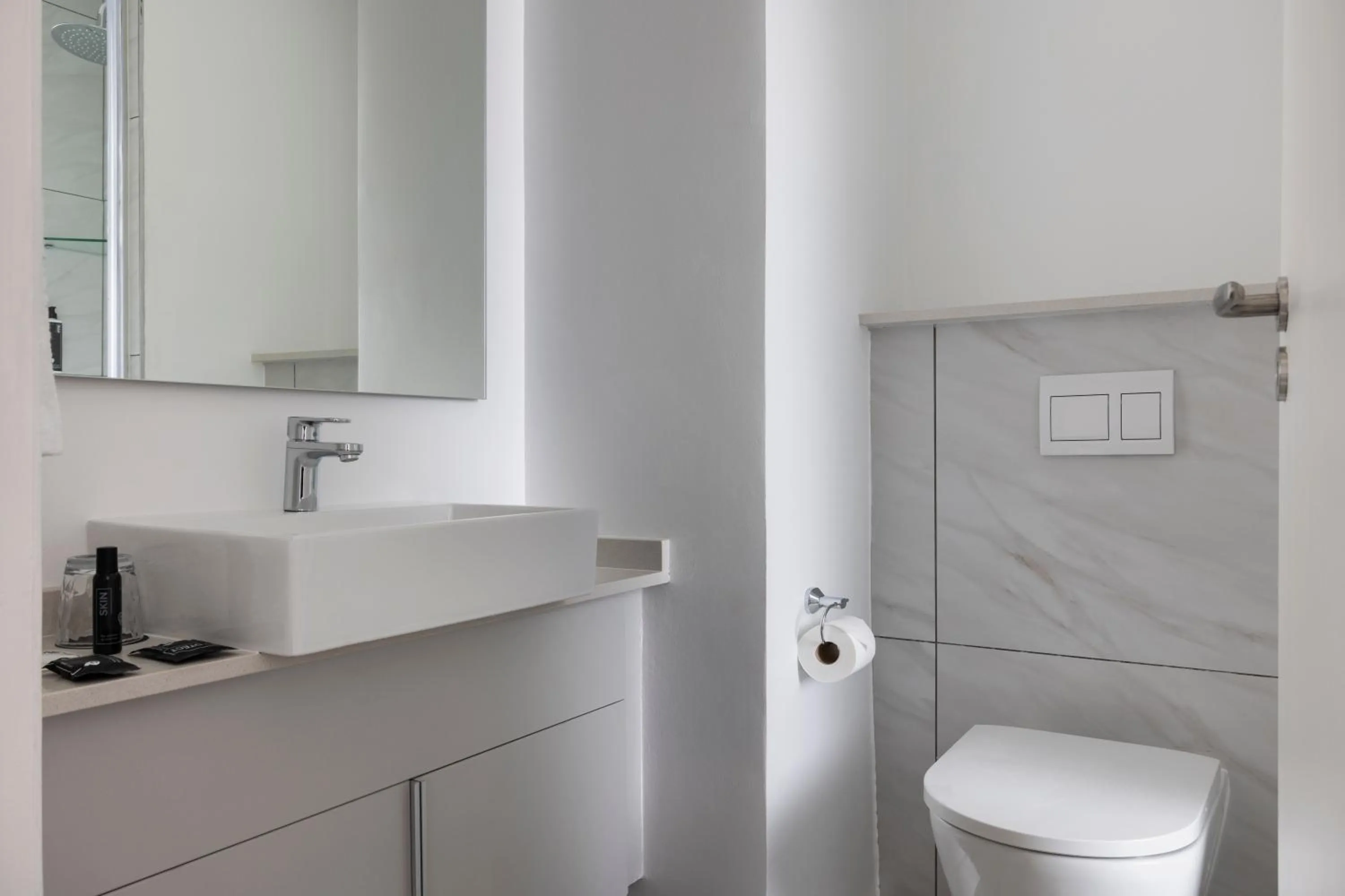 Bathroom in The Capital Trilogy Menlyn Maine