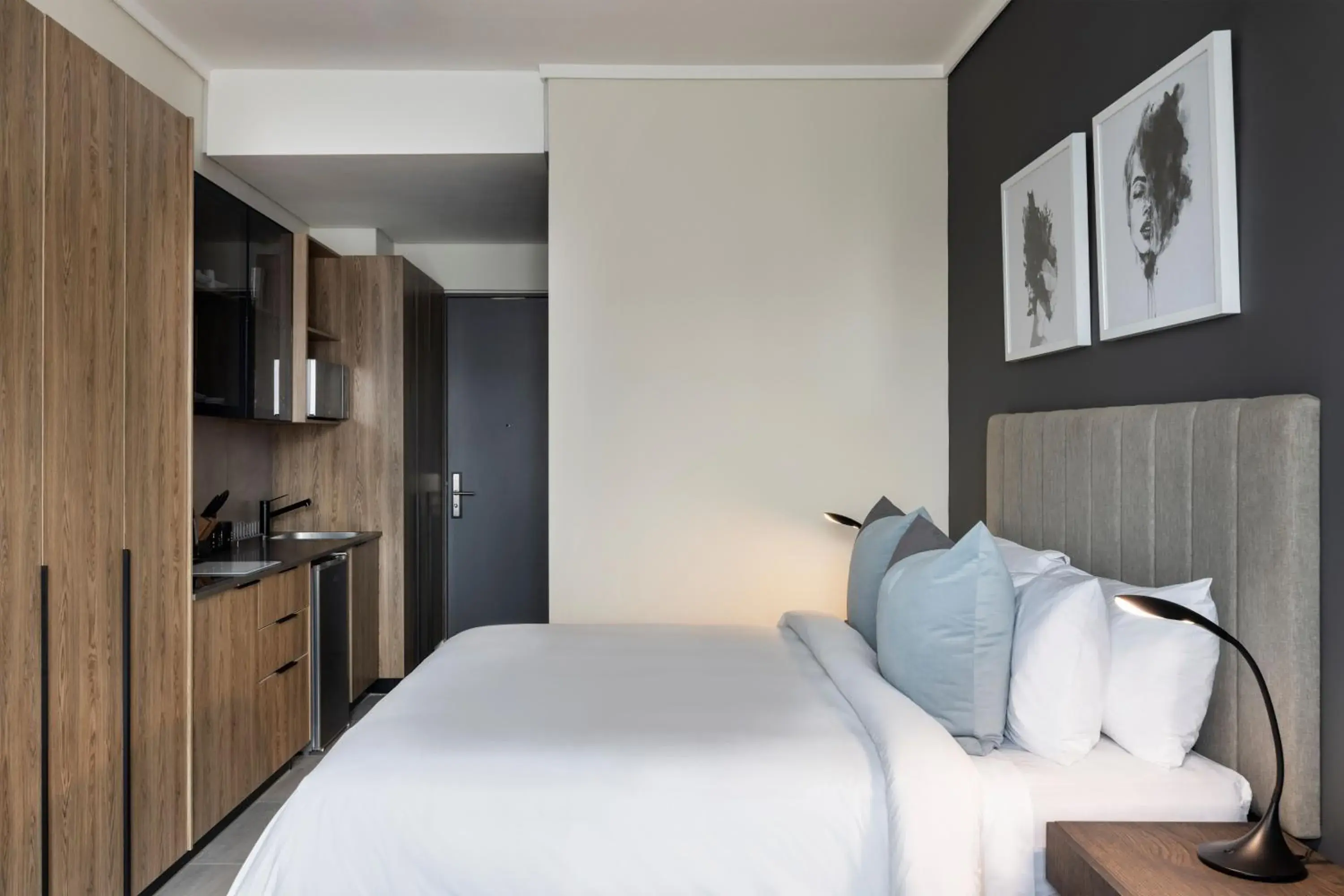 Standard King Room in The Capital Trilogy Menlyn Maine Standard King Room in The Capital Trilogy Menlyn Maine