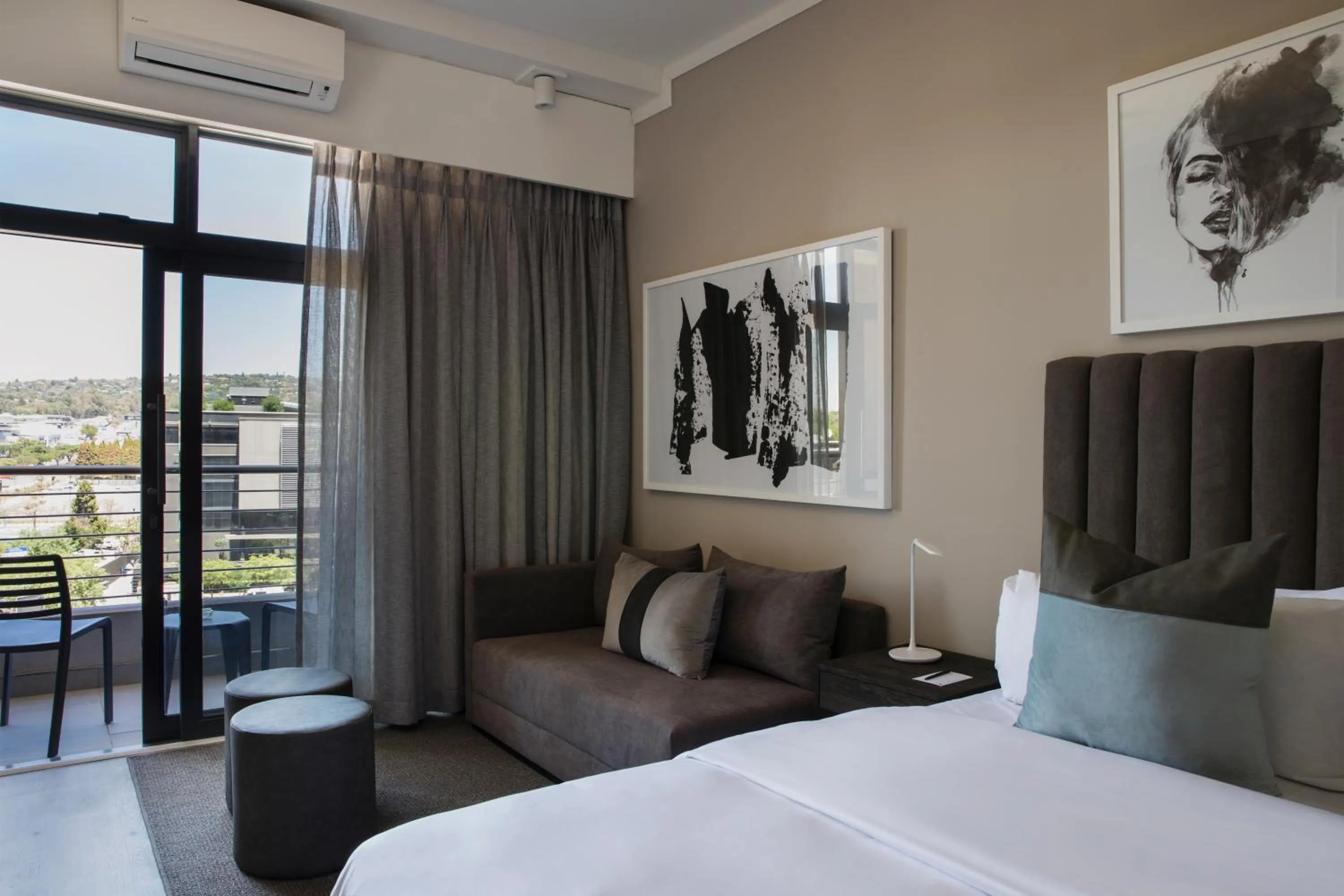 Lounge or bar, Bed in The Capital Trilogy Menlyn Maine