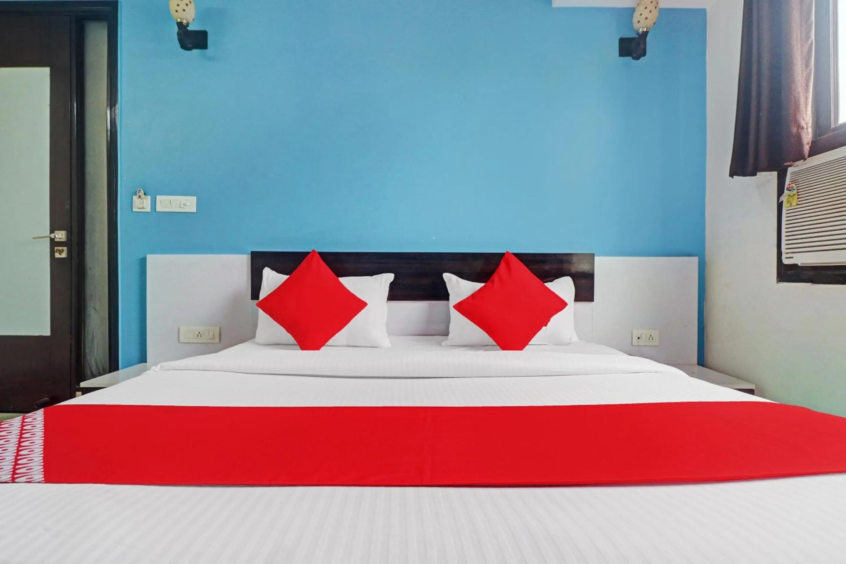 Lobby or reception, Bed in Hotel O Star Inn