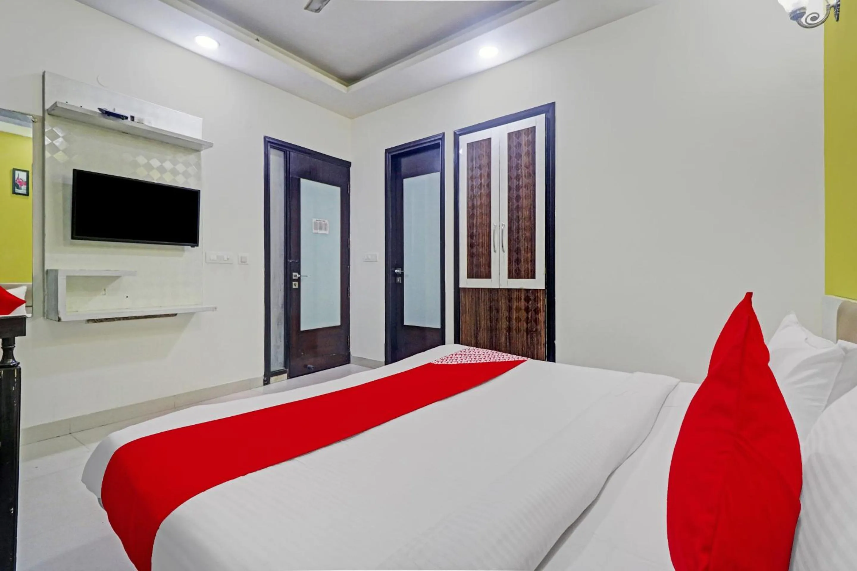 Bedroom, Bed in Hotel O Star Inn