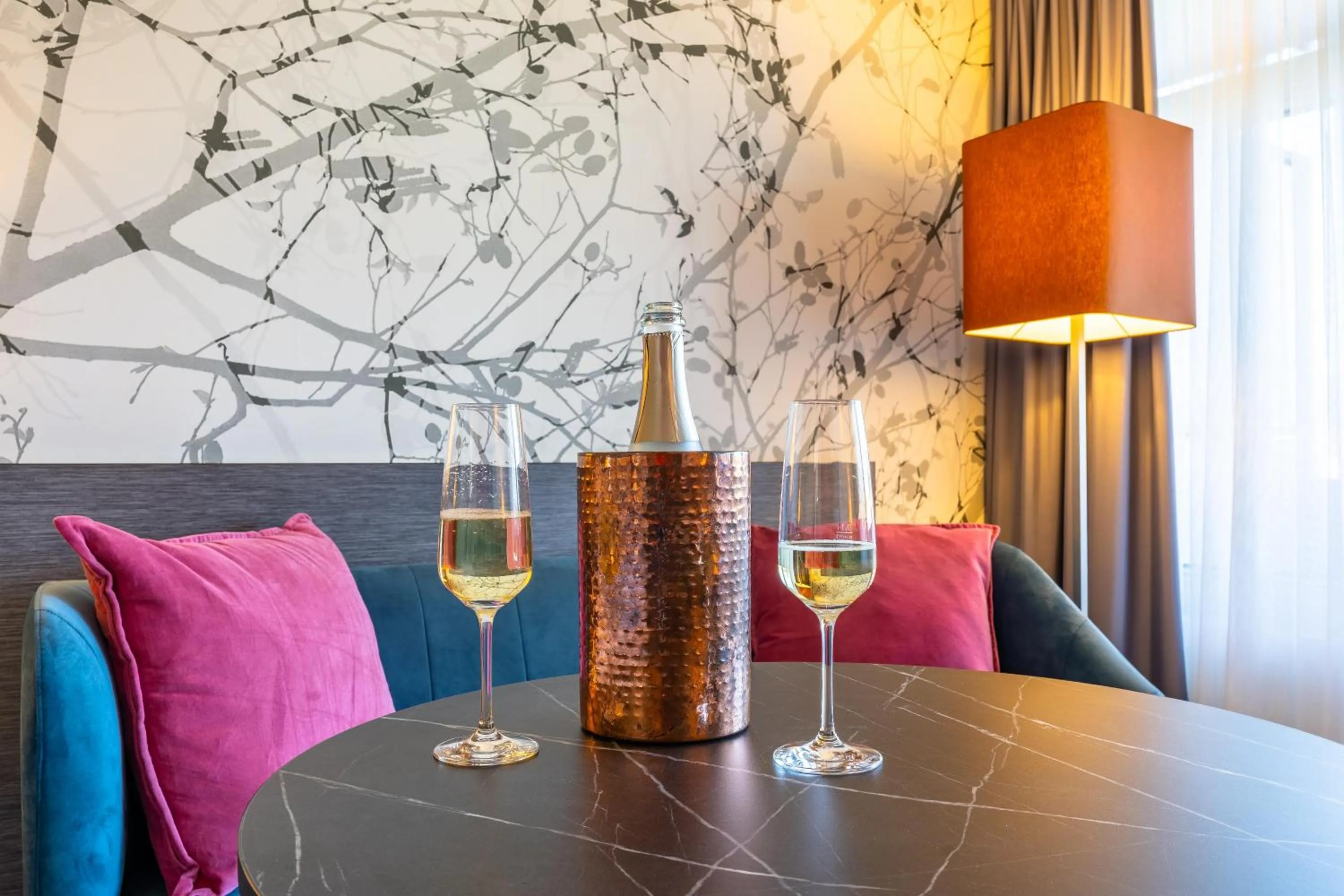 Photo of the whole room in MASEVEN Stuttgart SI Centrum ehem SI-SUITES