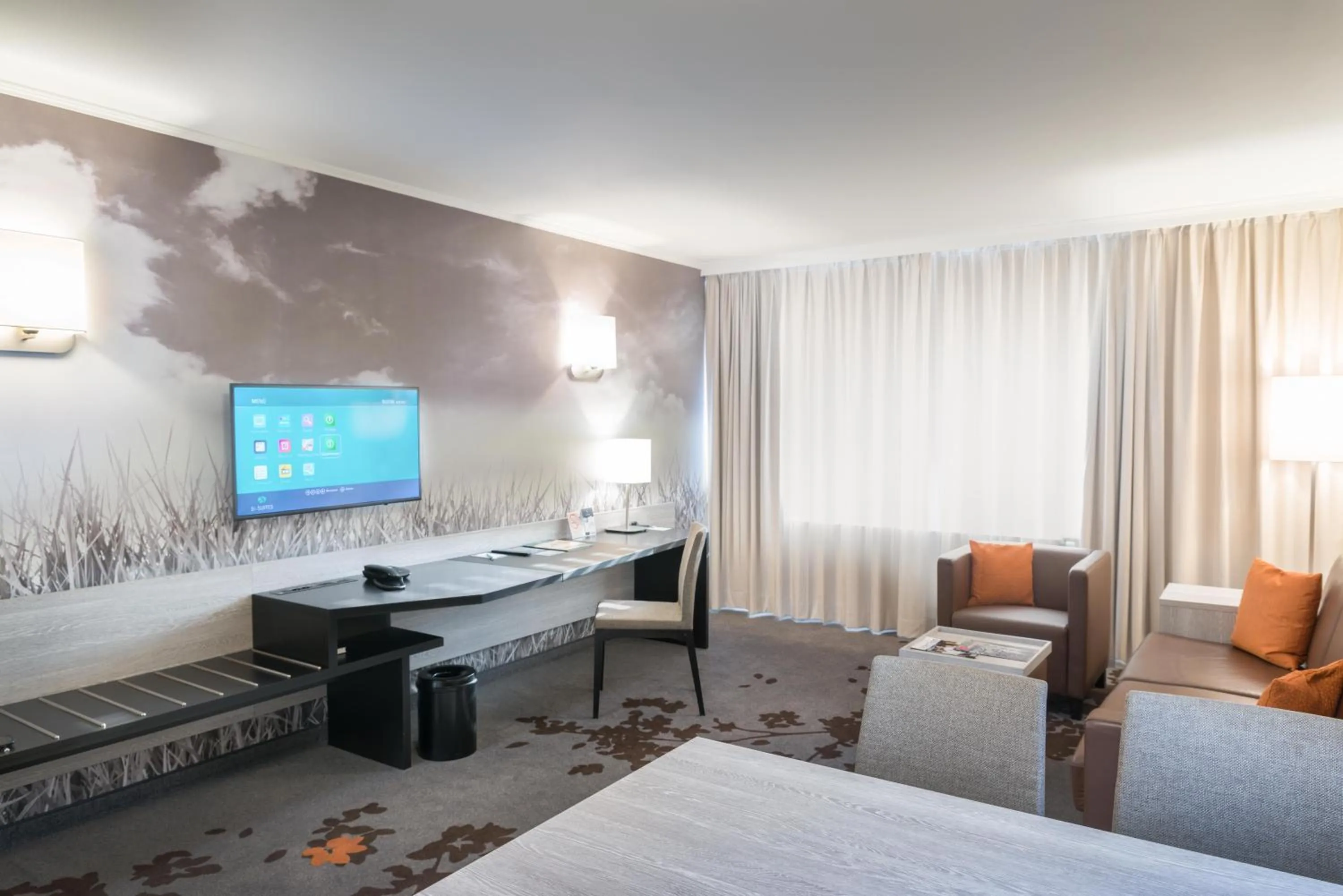 Photo of the whole room, Bed in MASEVEN Stuttgart SI Centrum ehem SI-SUITES