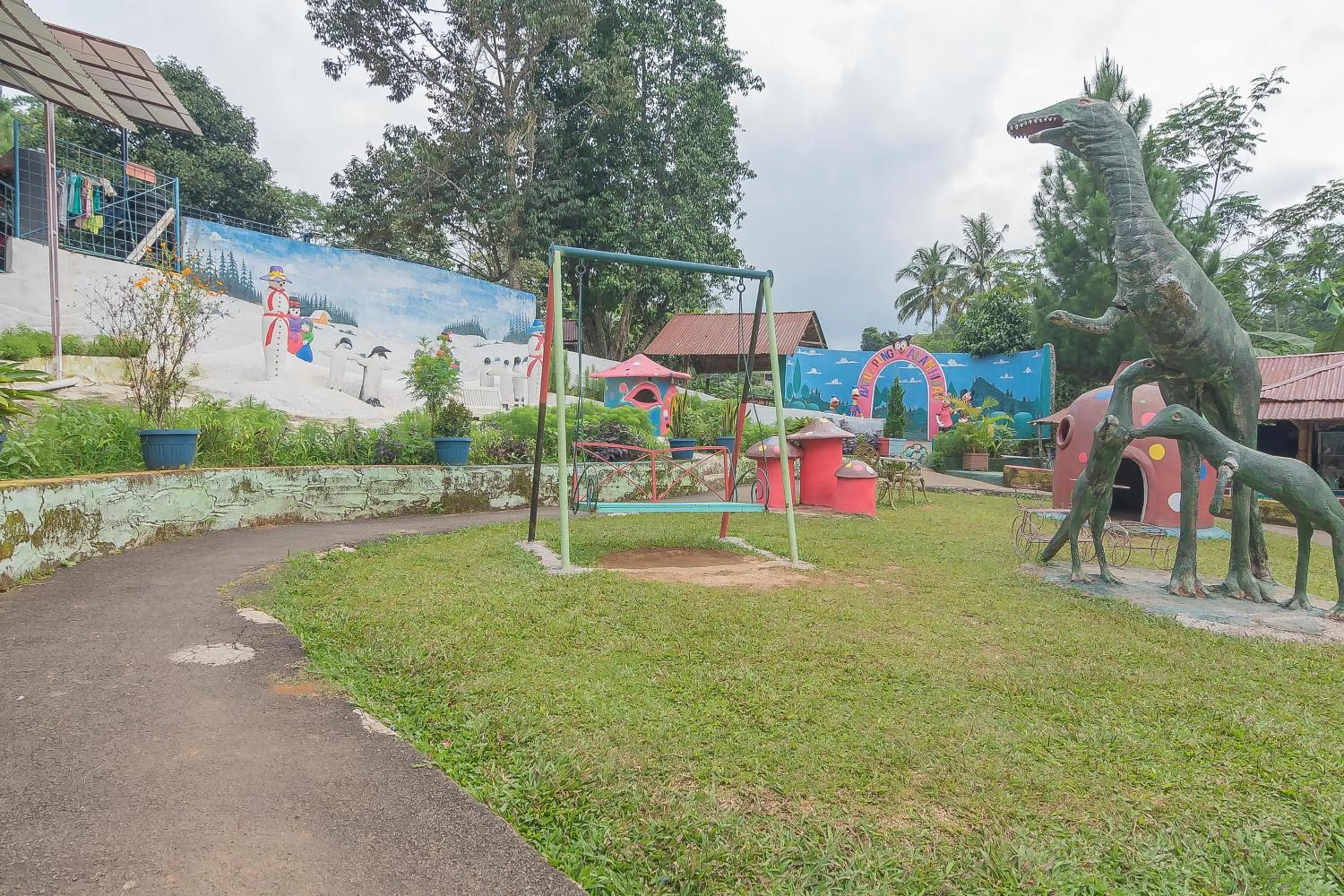 Children play ground in RedDoorz Resort Syariah @ Batu Apung Purwakarta