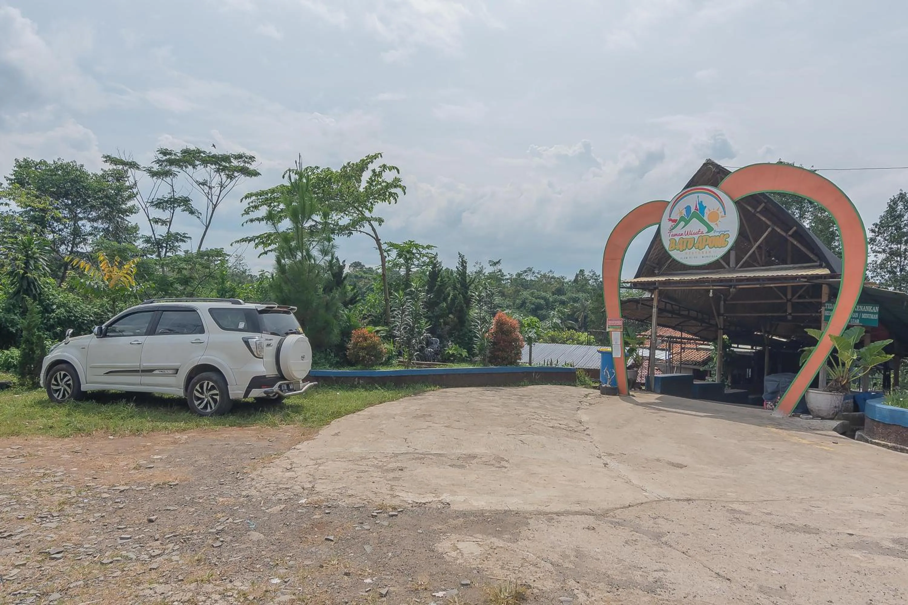 Children play ground in RedDoorz Resort Syariah @ Batu Apung Purwakarta