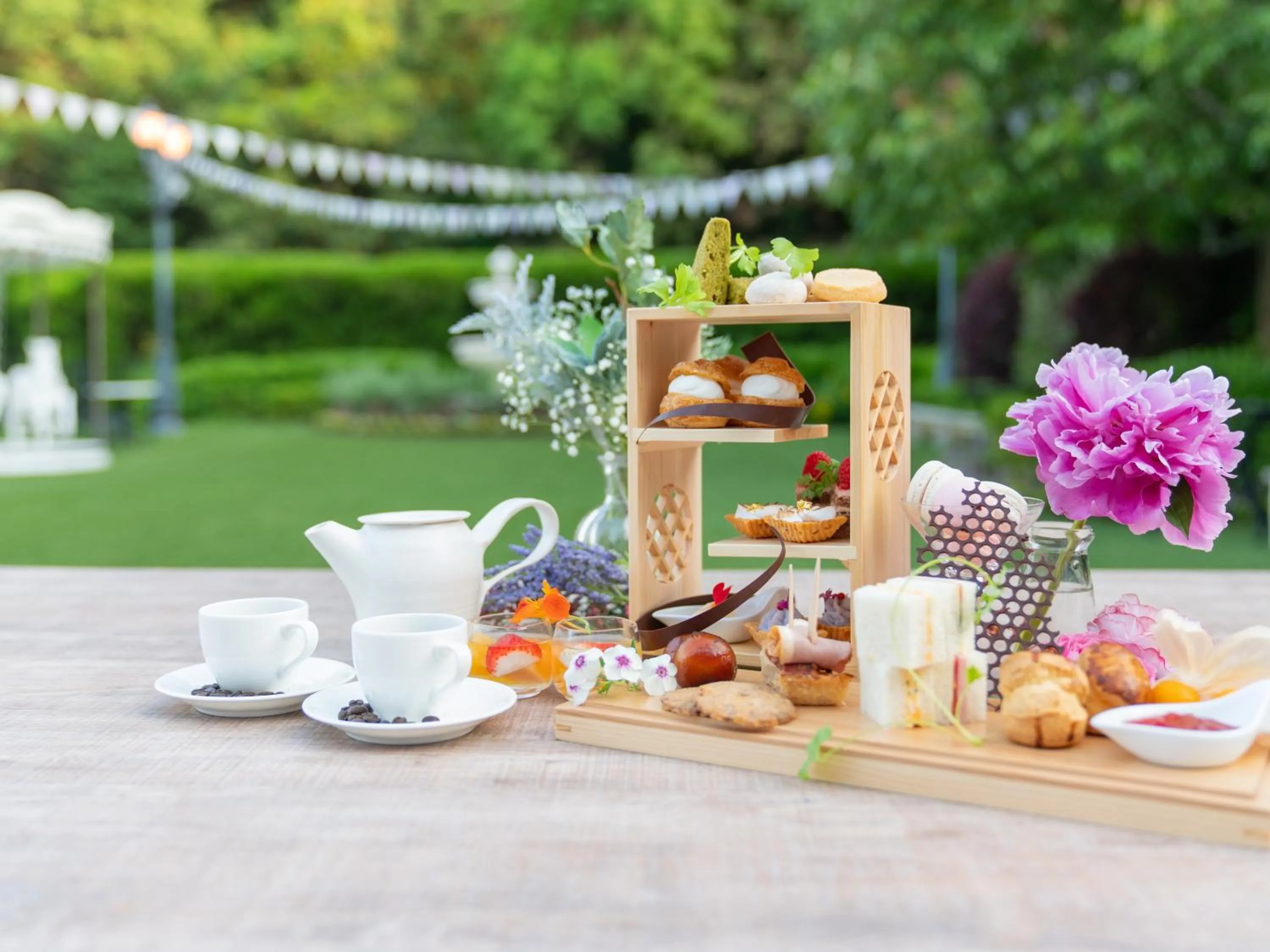 Food and drinks in Garden Terrace Fukuoka