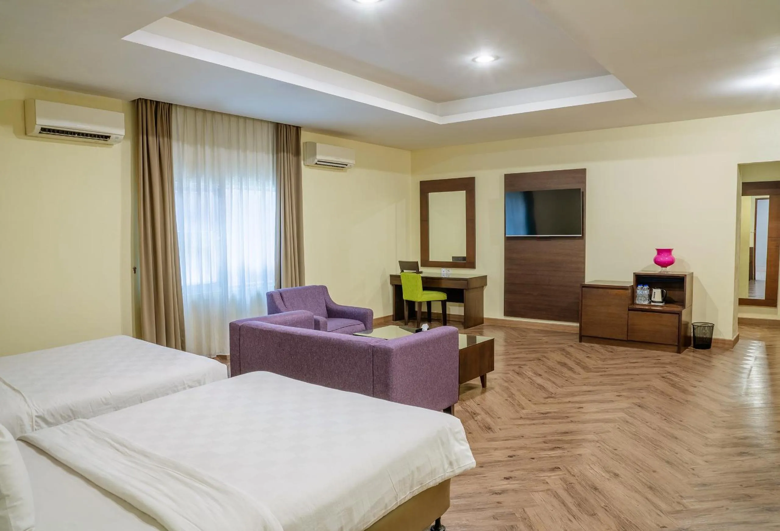 Property building, Bed in Hotel Alia Cikini