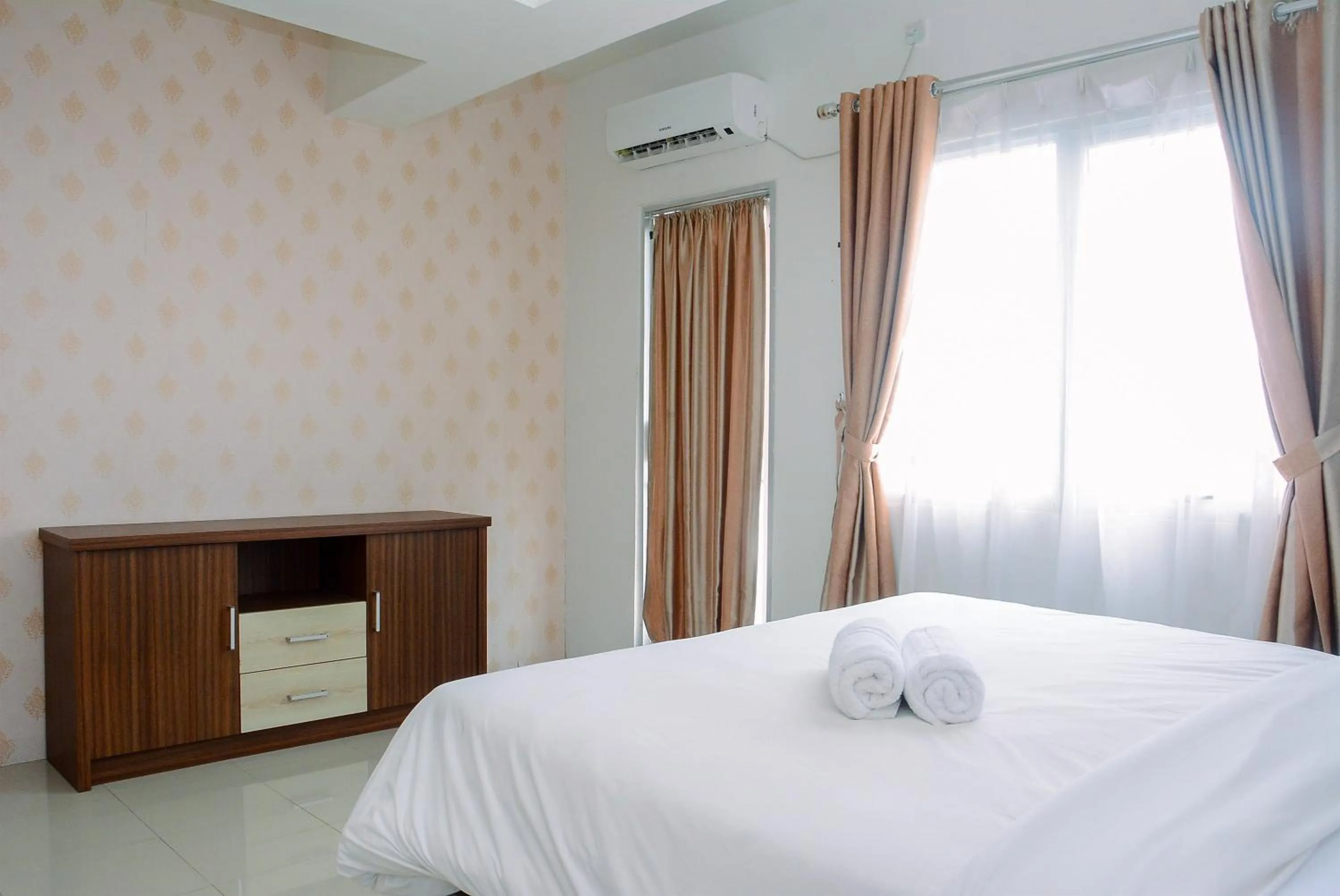 Bed in 2BR Apartment at Park View Condominium near Universitas Indonesia By Travelio