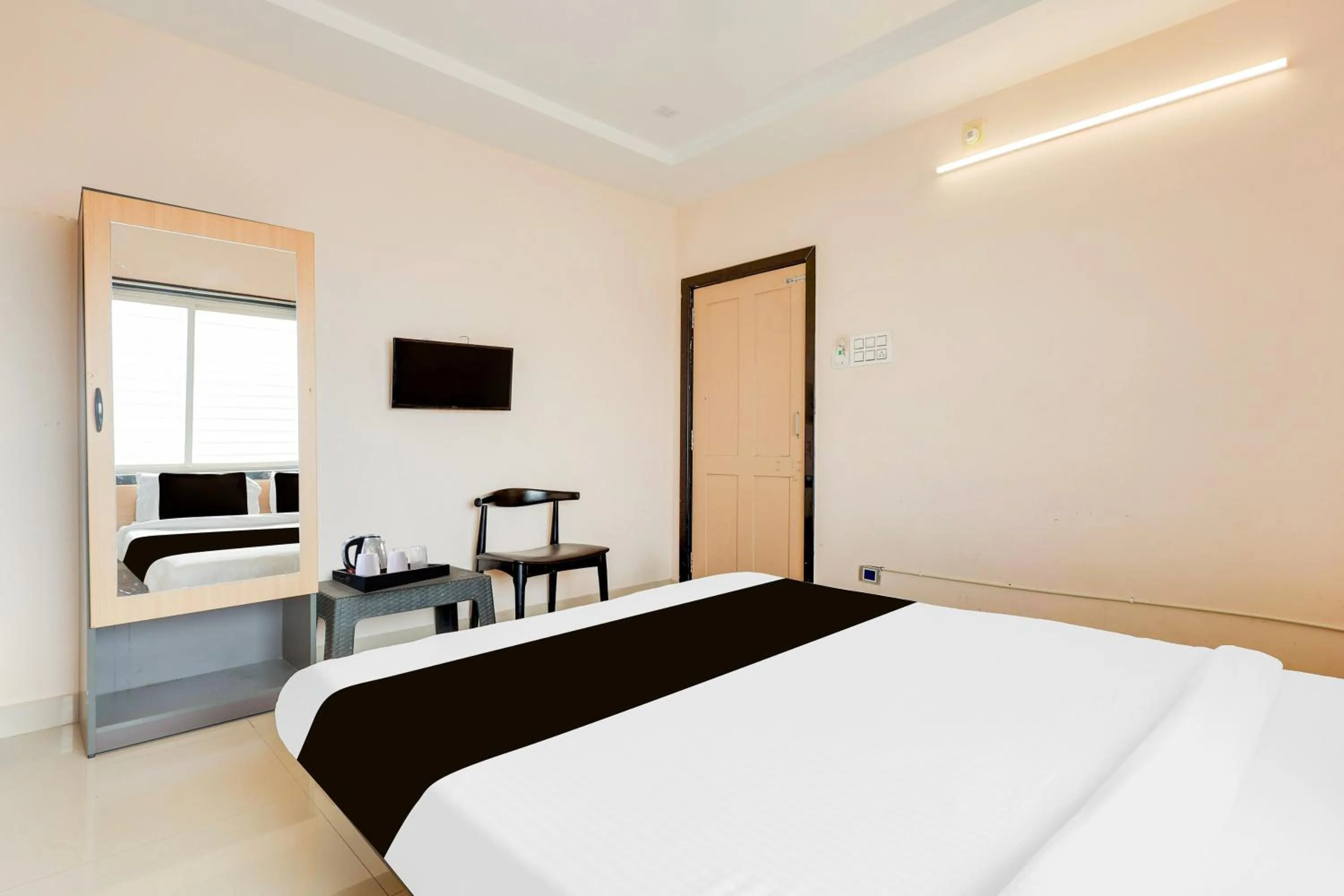 Bedroom, Bed in Super Collection O Kakinada near JNTU