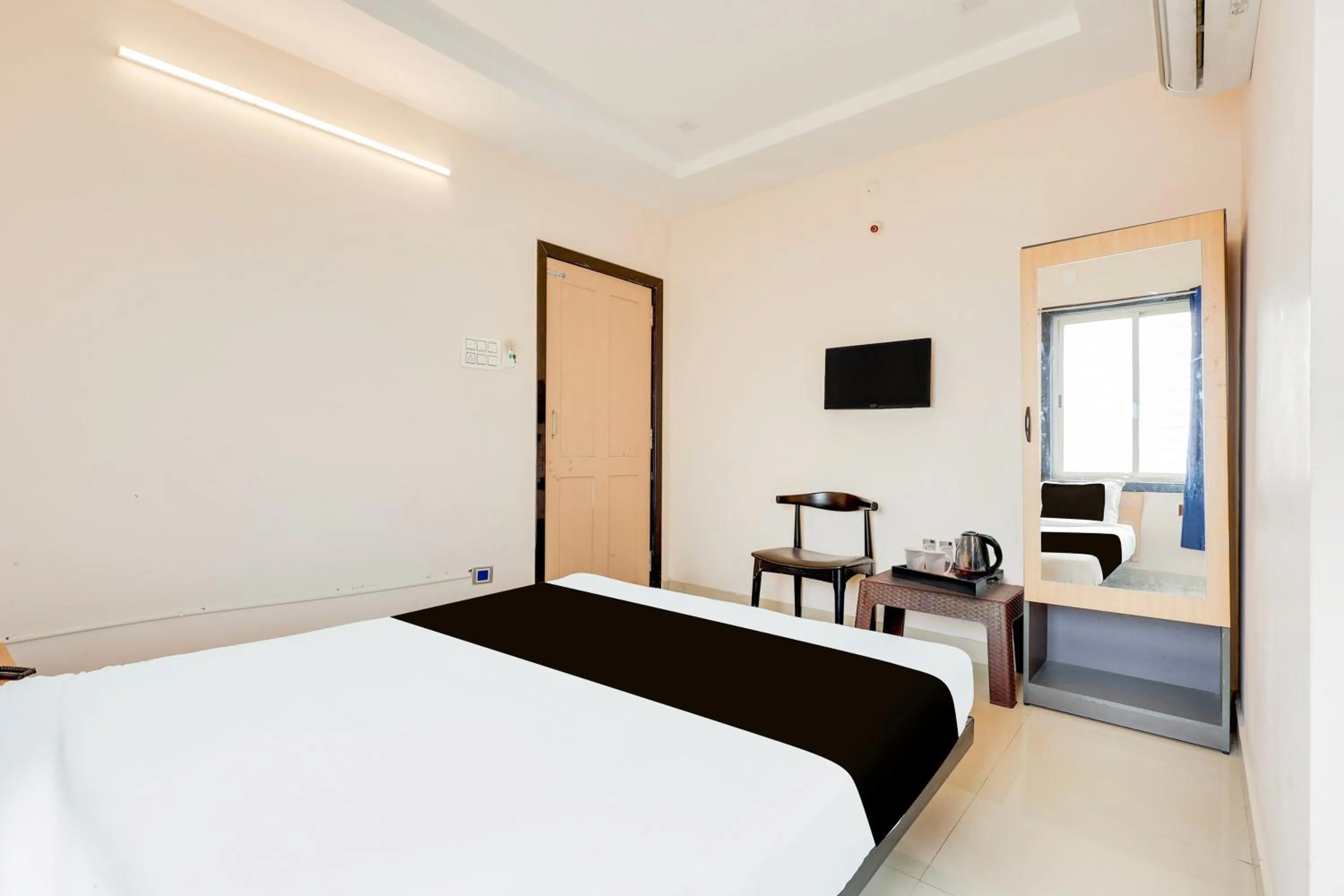 Bedroom, Bed in Super Collection O Kakinada near JNTU