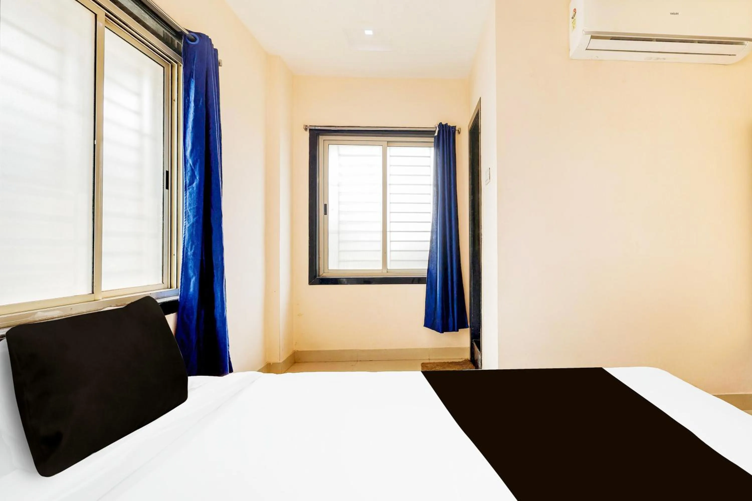 Bedroom, Bed in Super Collection O Kakinada near JNTU