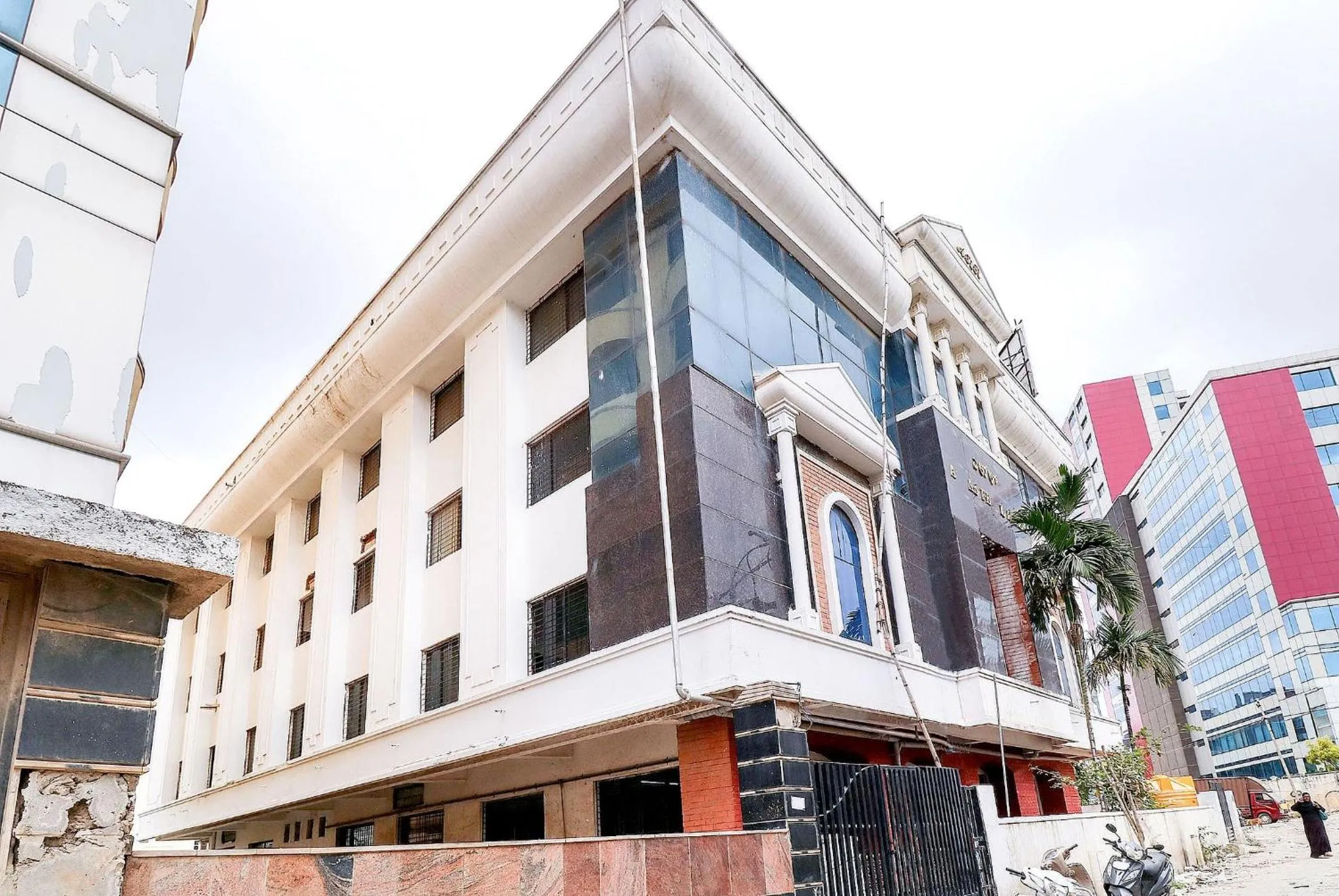 Facade/entrance in Hotel O The Royal International Hotel