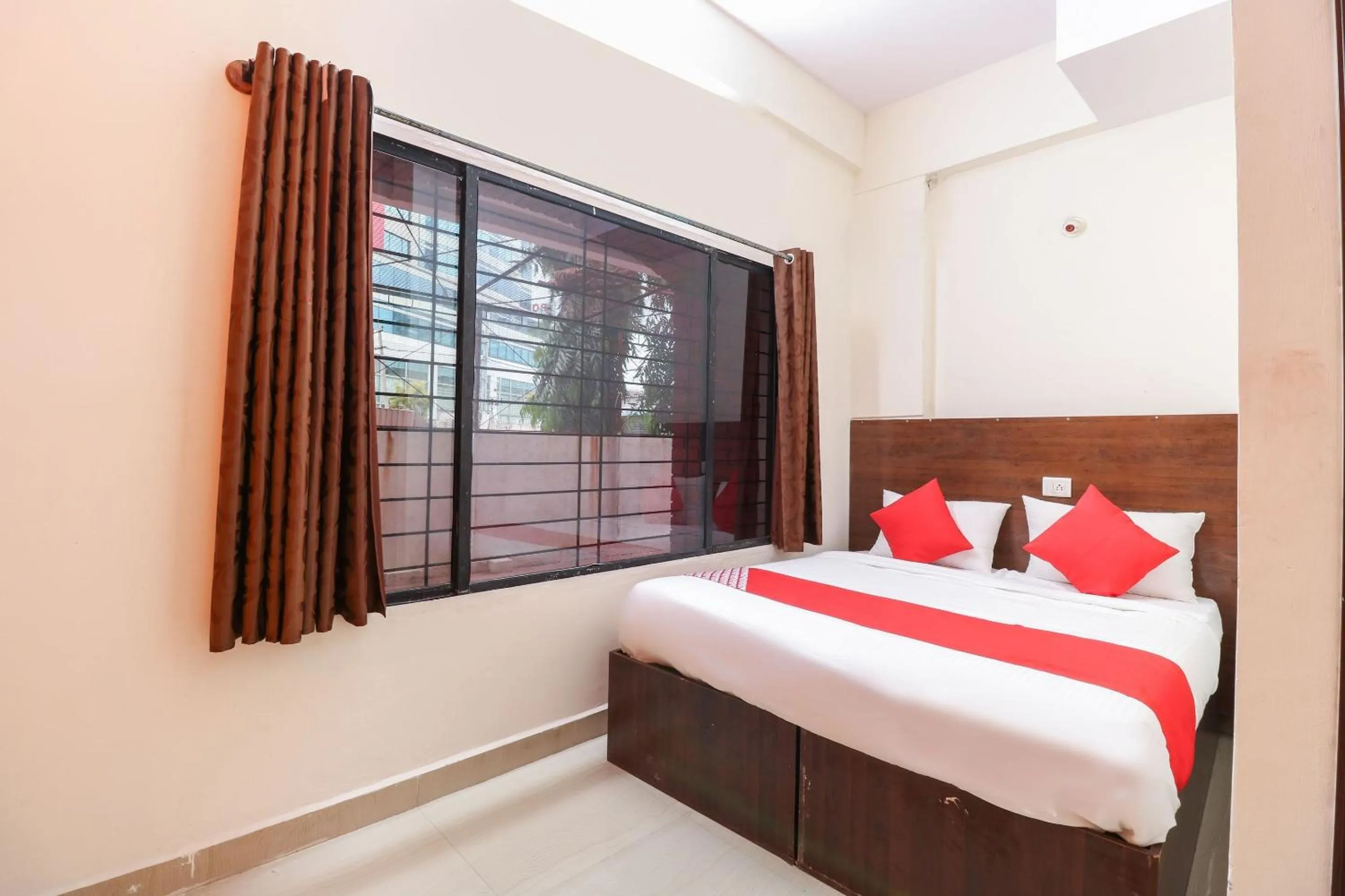 Bedroom, Bed in Hotel O The Royal International Hotel